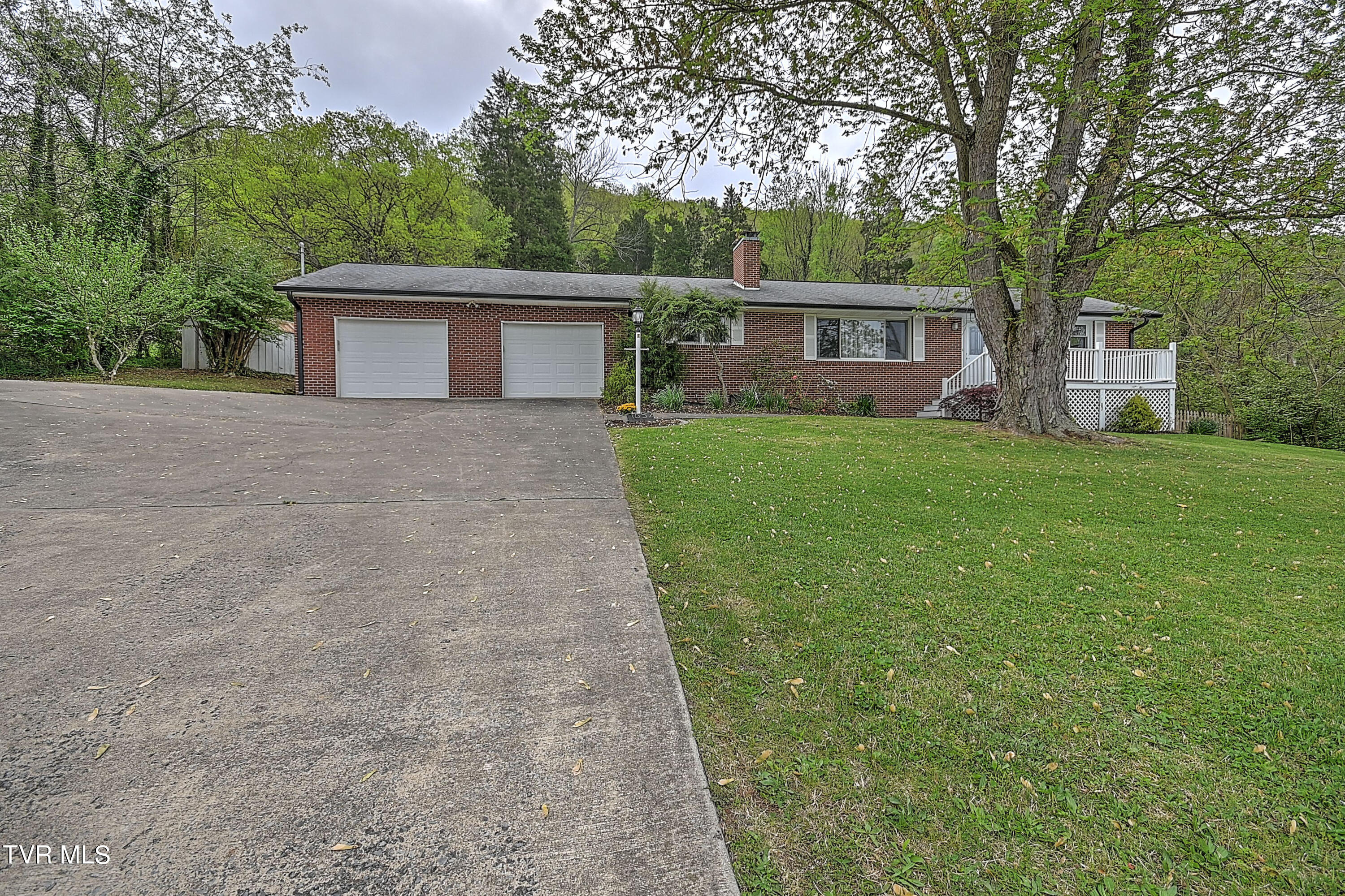 1652 Ridgeway Drive