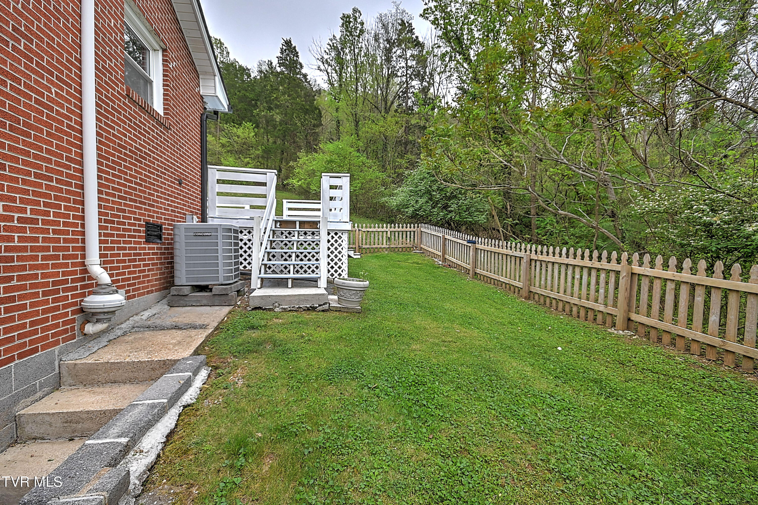 1652 Ridgeway Drive