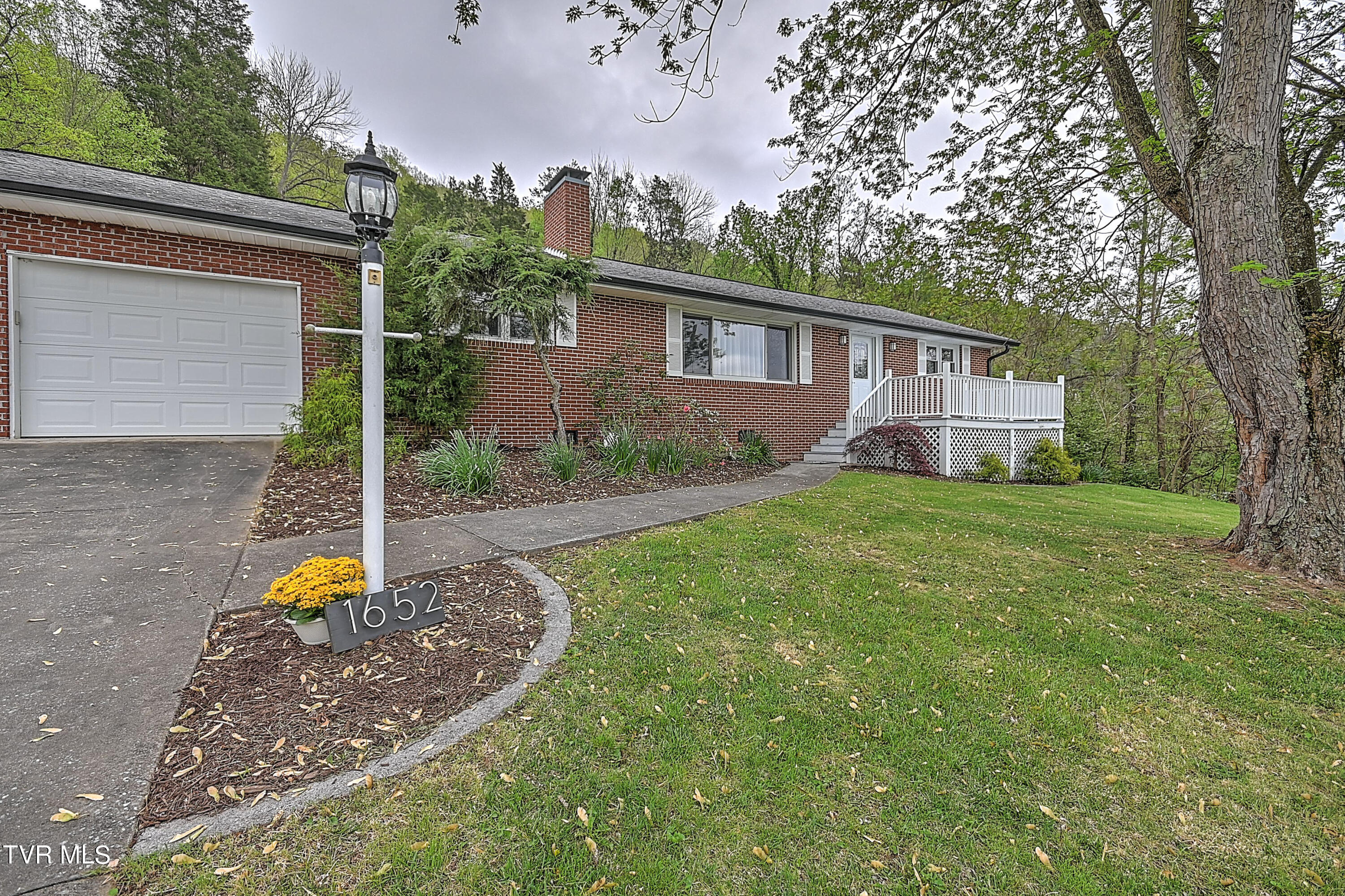 1652 Ridgeway Drive