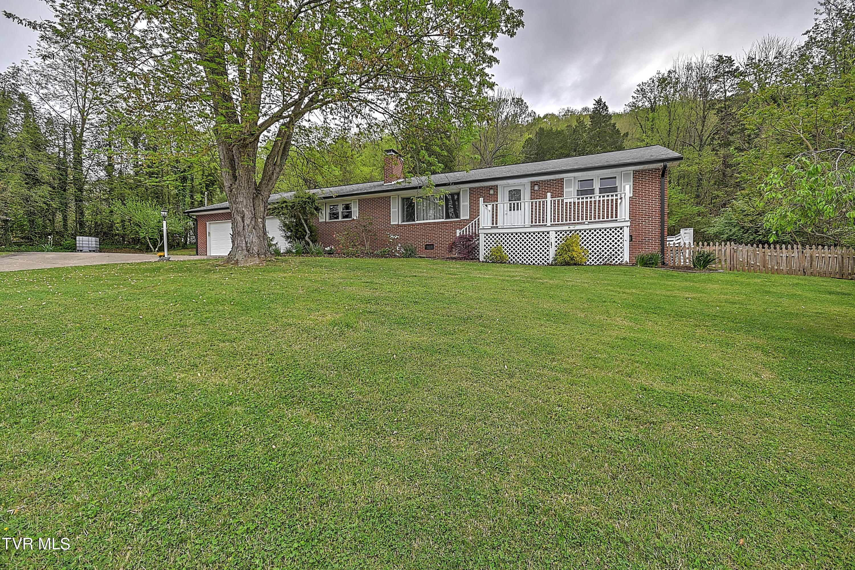 1652 Ridgeway Drive