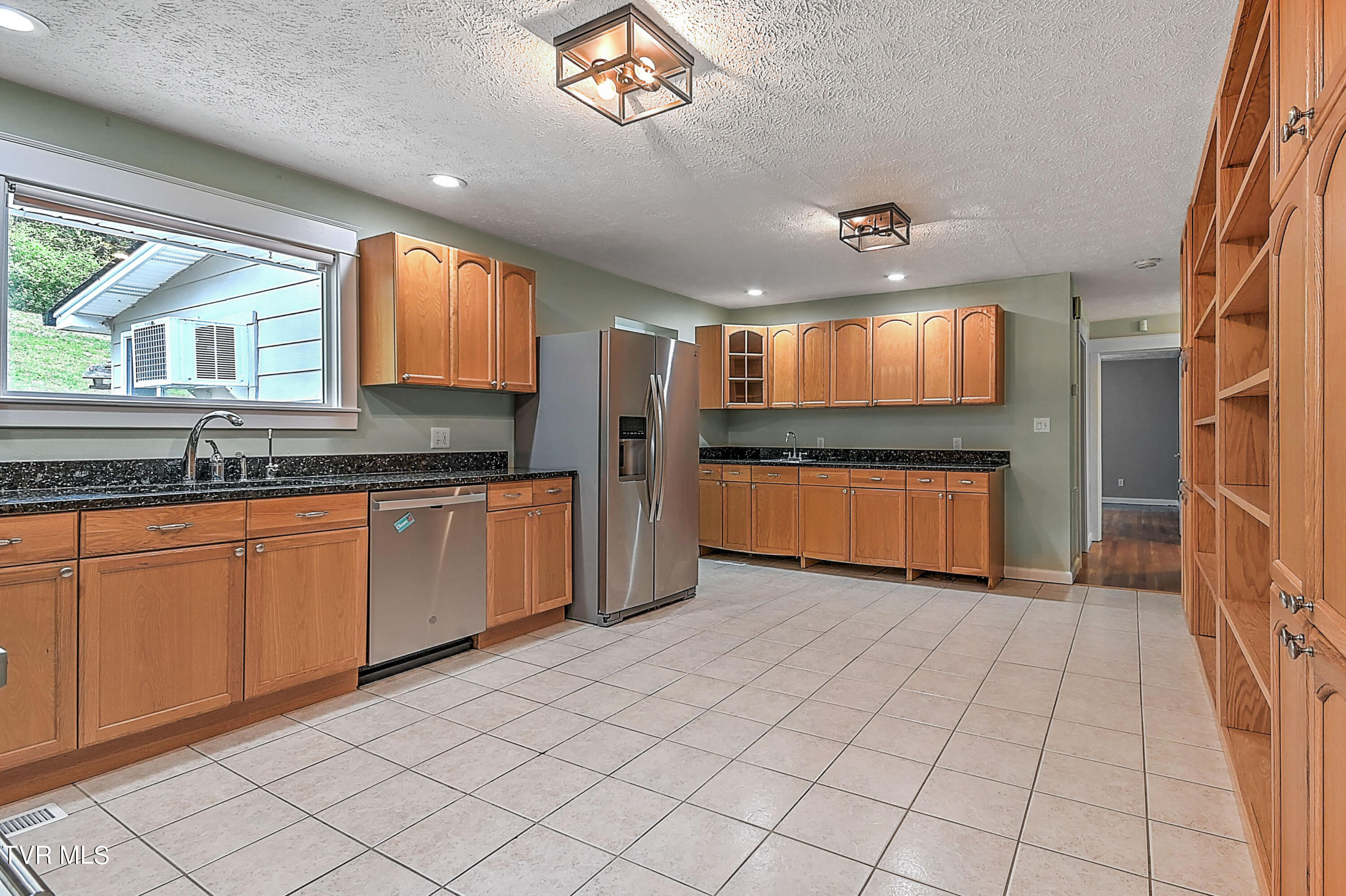 1652 Ridgeway Drive