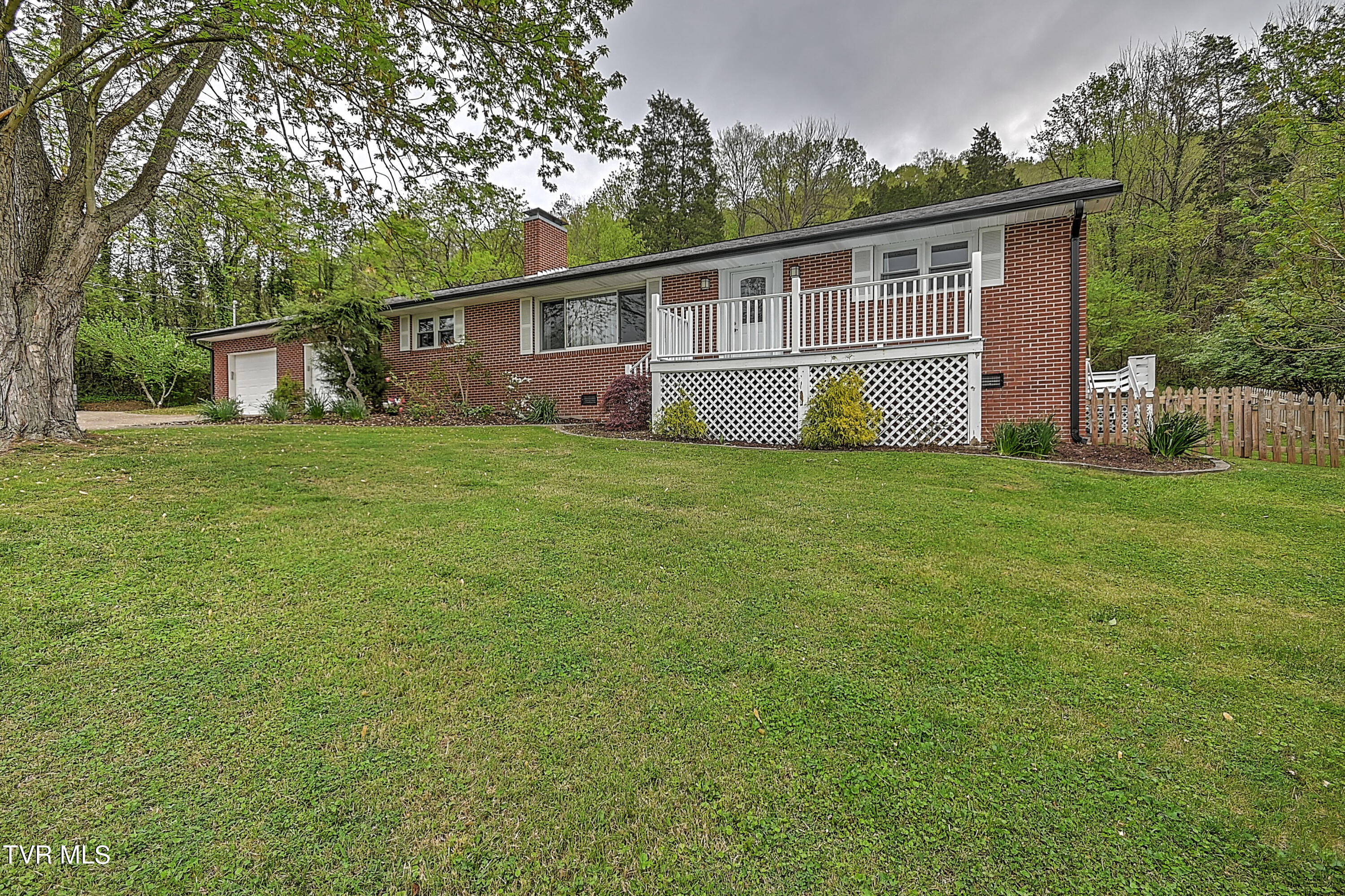 1652 Ridgeway Drive