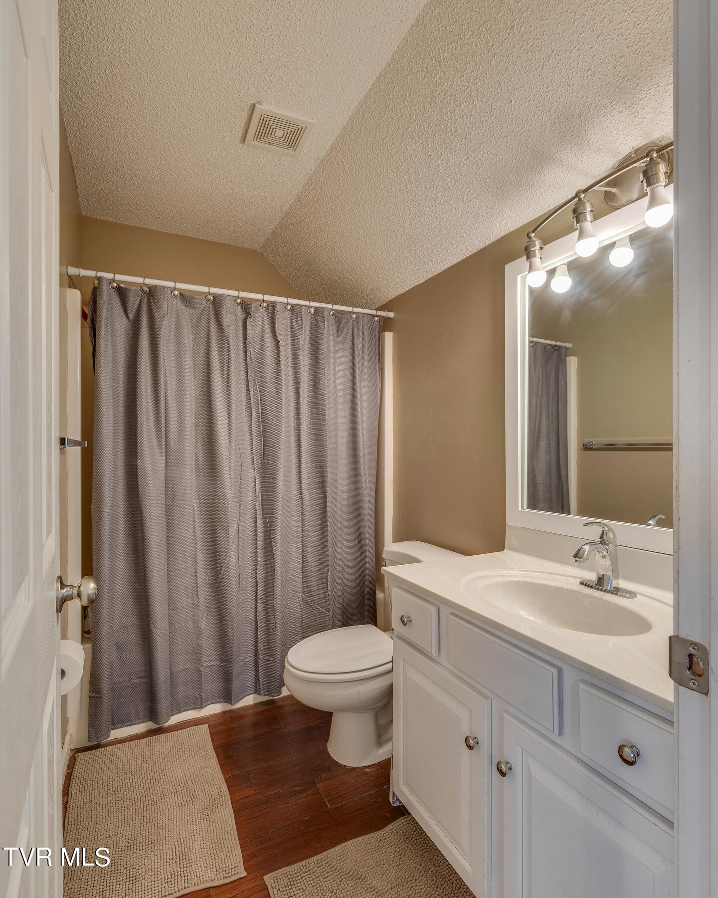 2700 Indian Ridge Road, 3