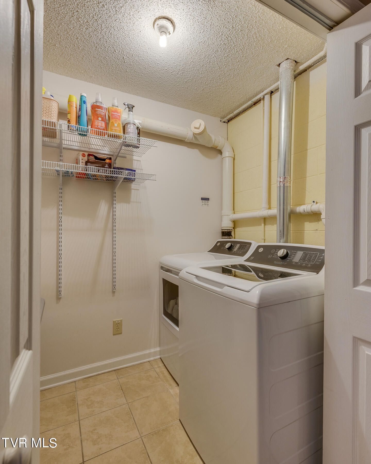 2700 Indian Ridge Road, 3