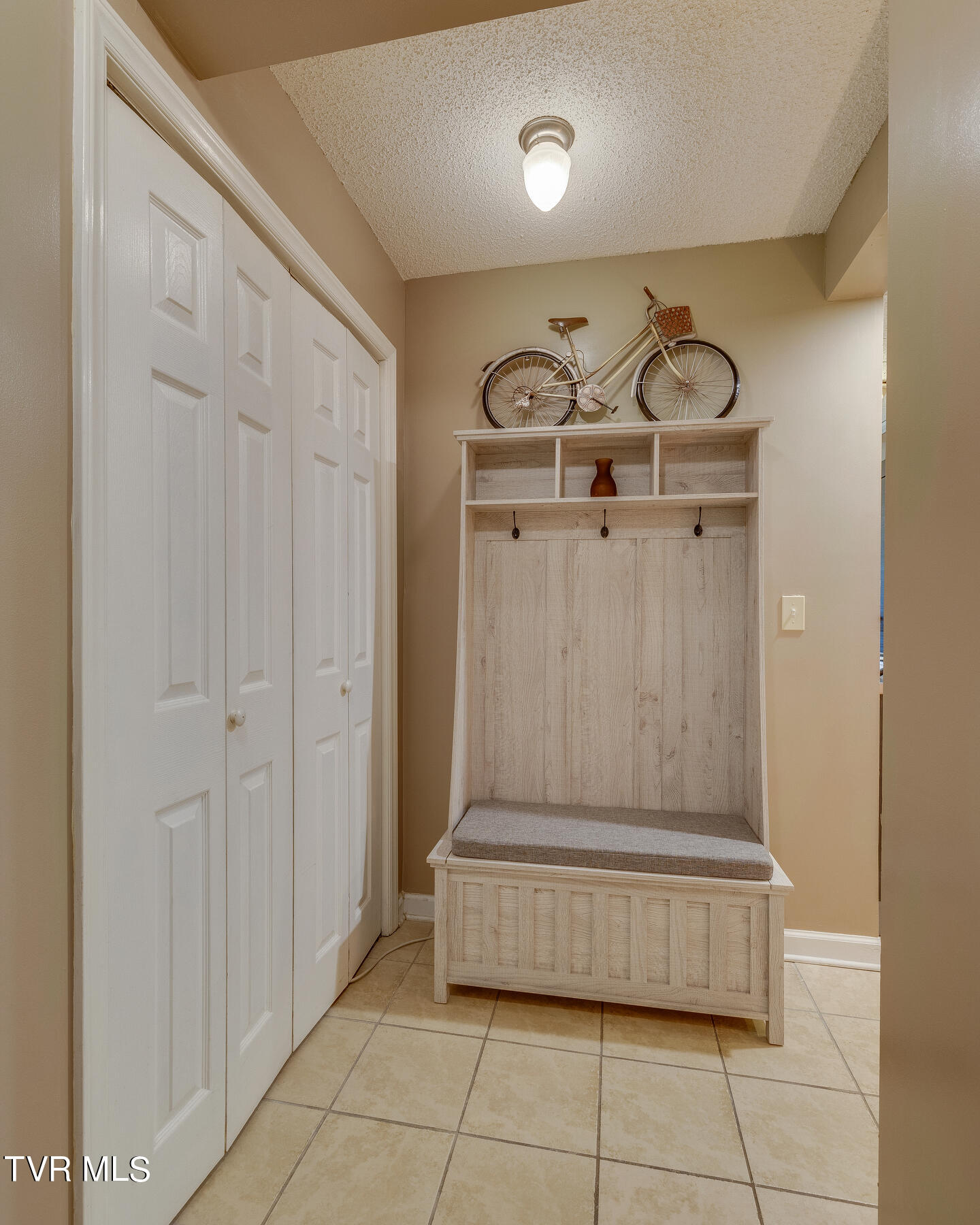 2700 Indian Ridge Road, 3