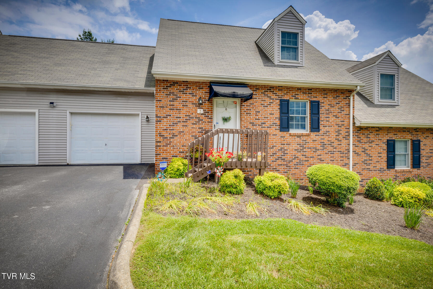 2700 Indian Ridge Road, 3