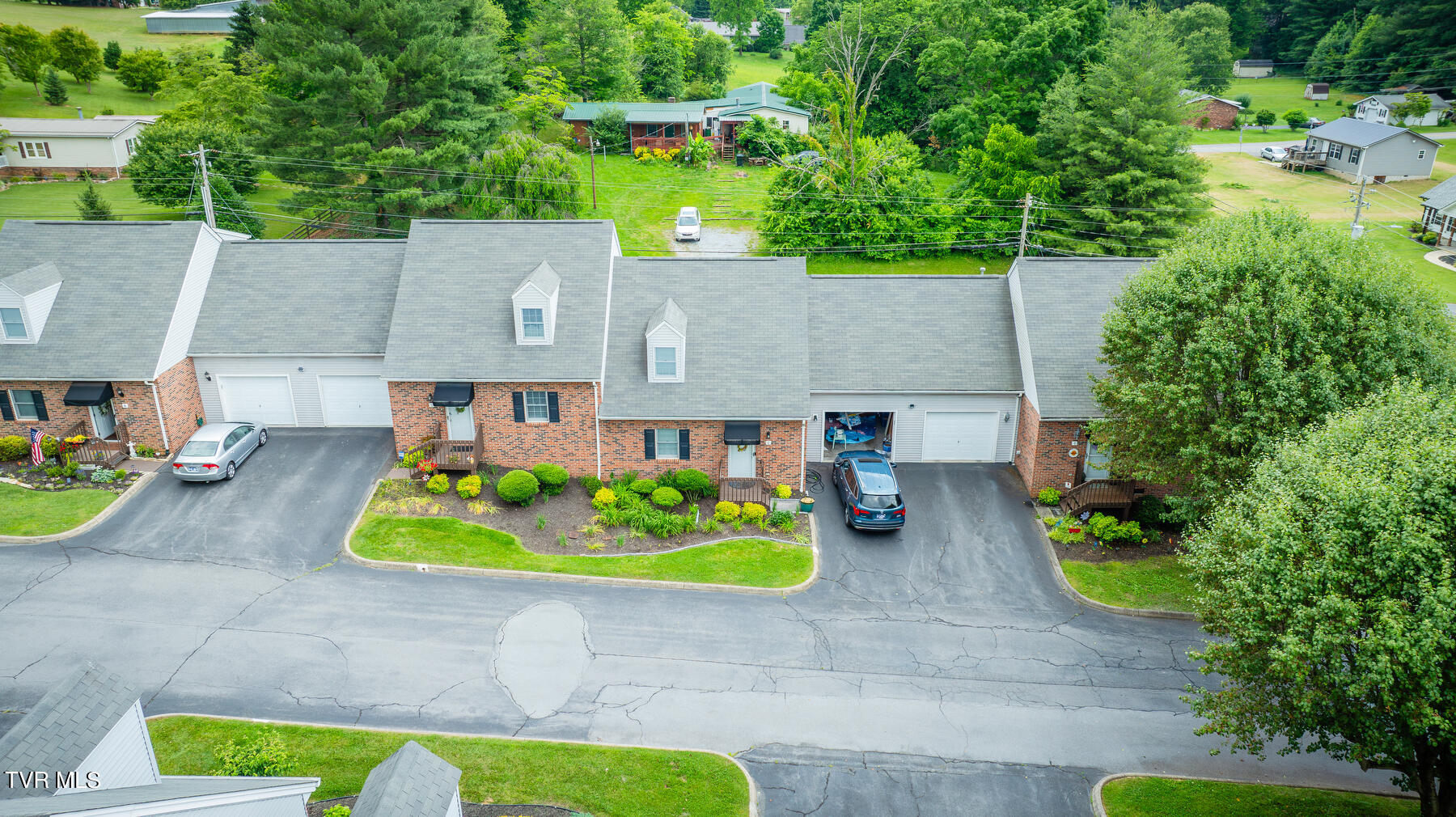 2700 Indian Ridge Road, 3