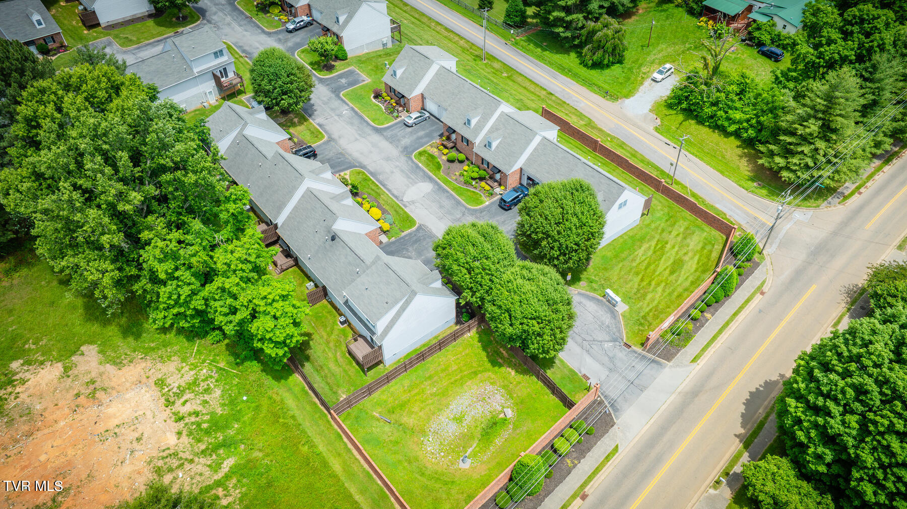 2700 Indian Ridge Road, 3