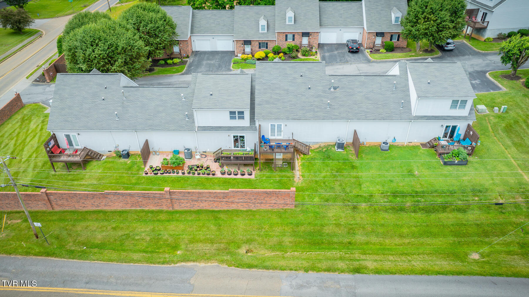 2700 Indian Ridge Road, 3