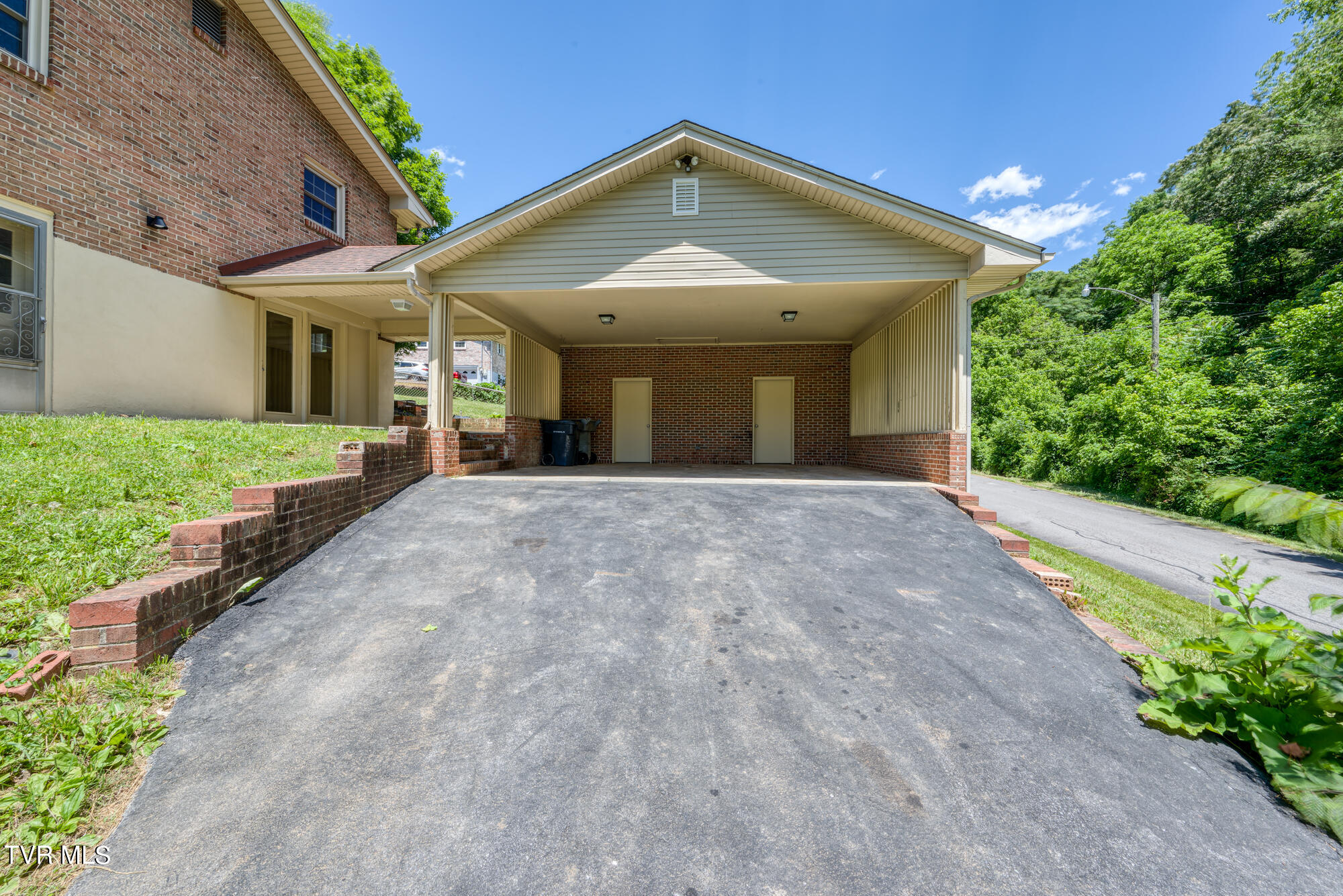 100 Broad View Circle