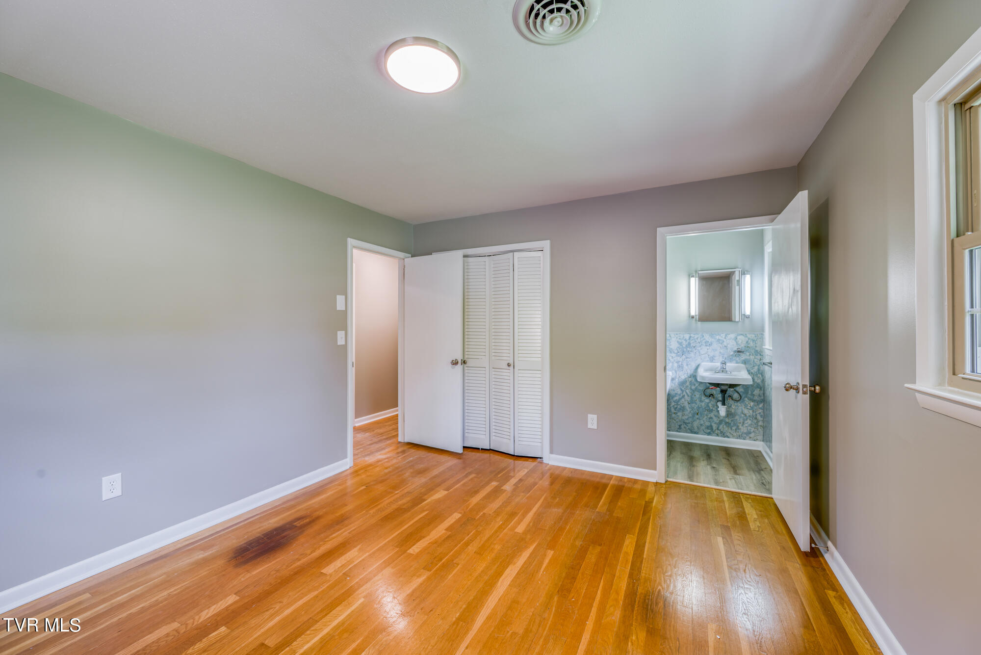 100 Broad View Circle