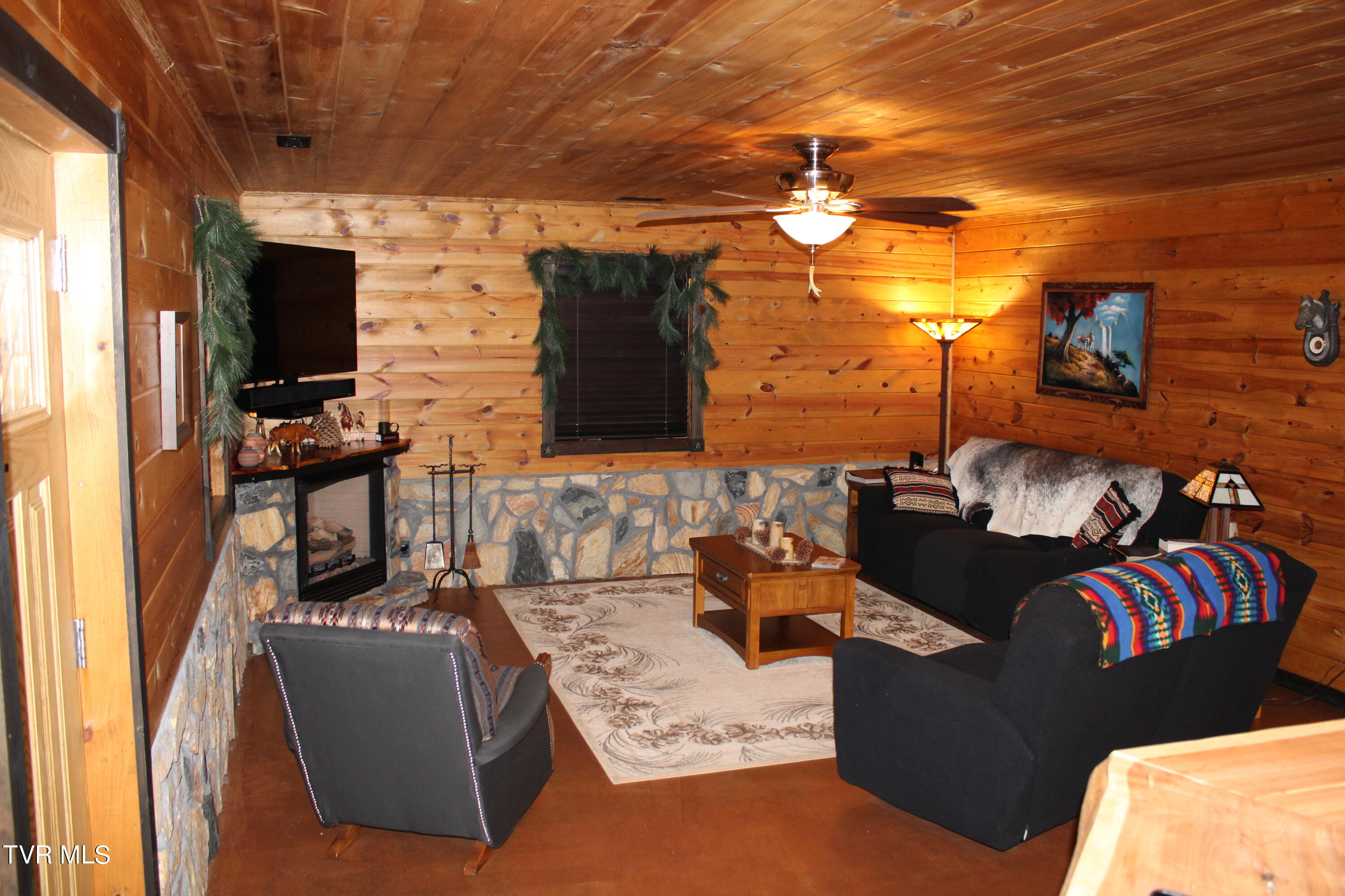 2044 Pigeon Creek Road
