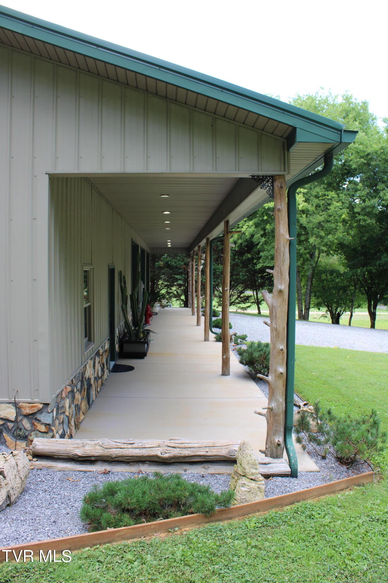 2044 Pigeon Creek Road