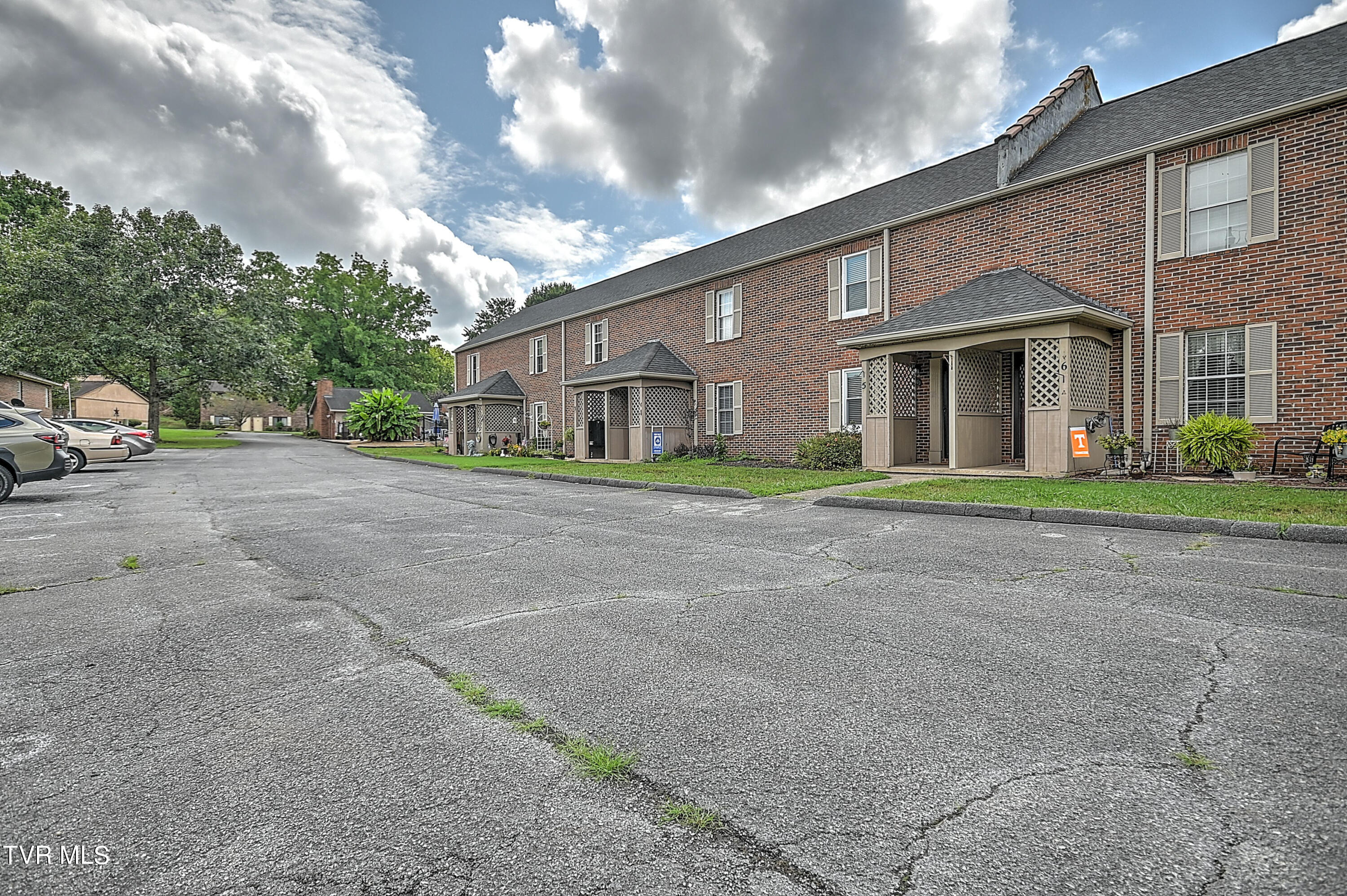 405 Eastley Court, E-5