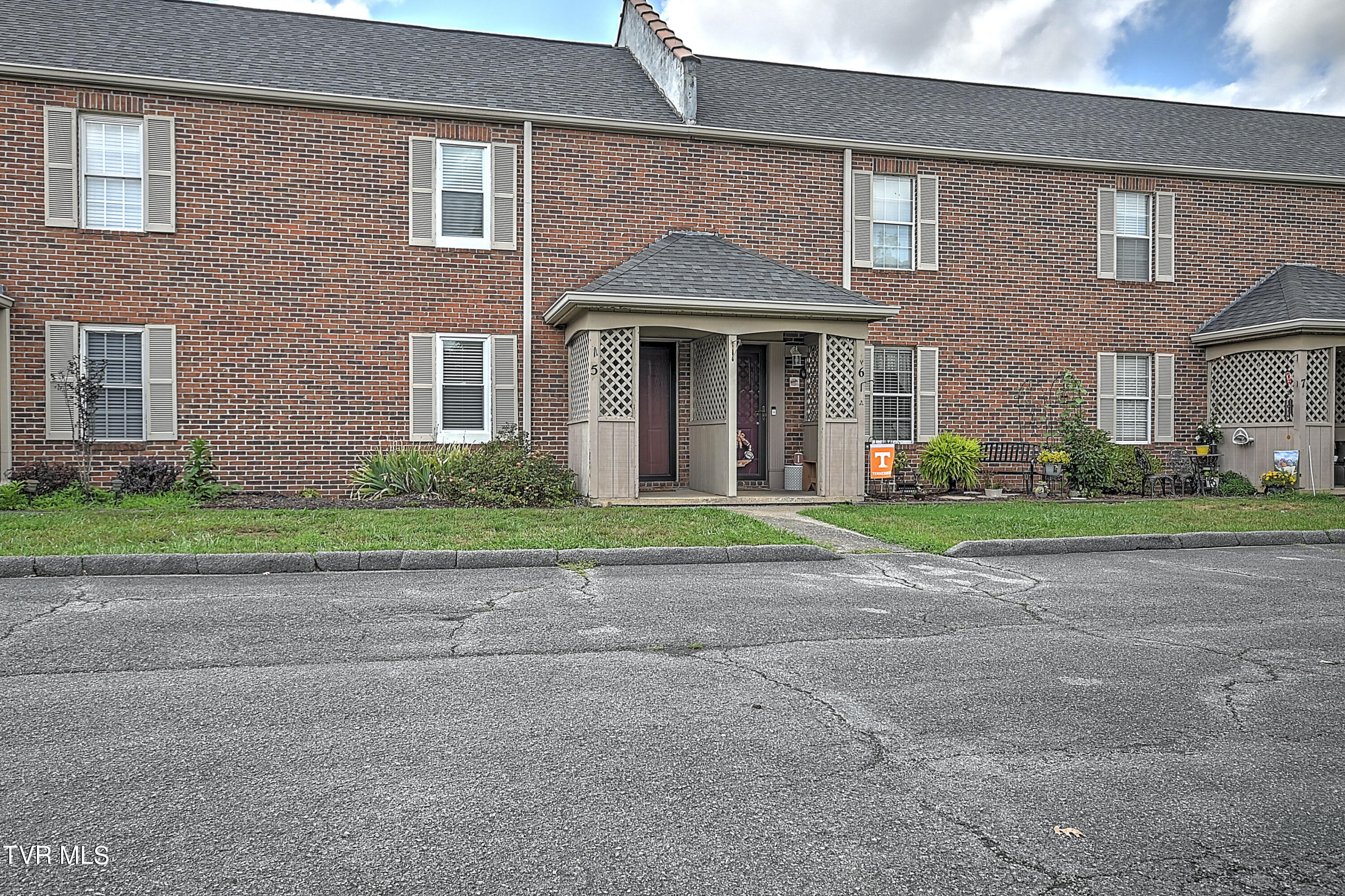 405 Eastley Court, E-5