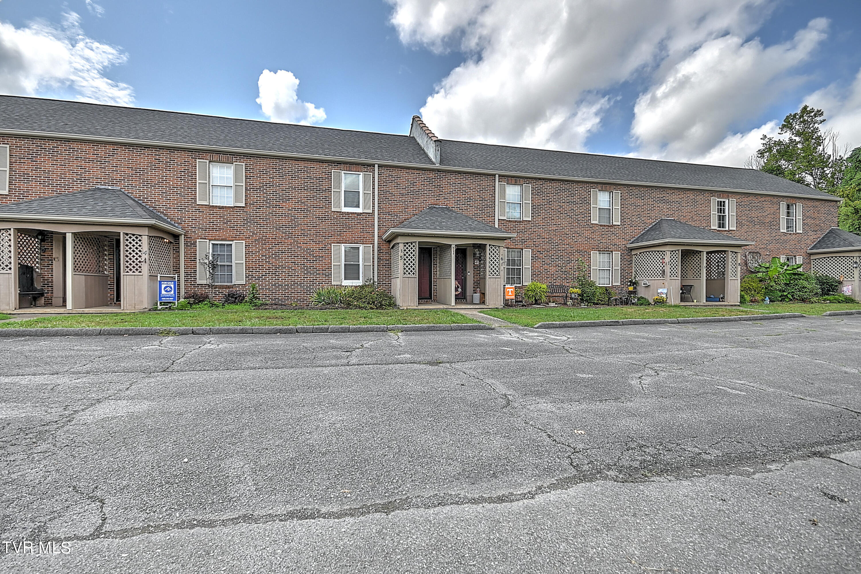 405 Eastley Court, E-5