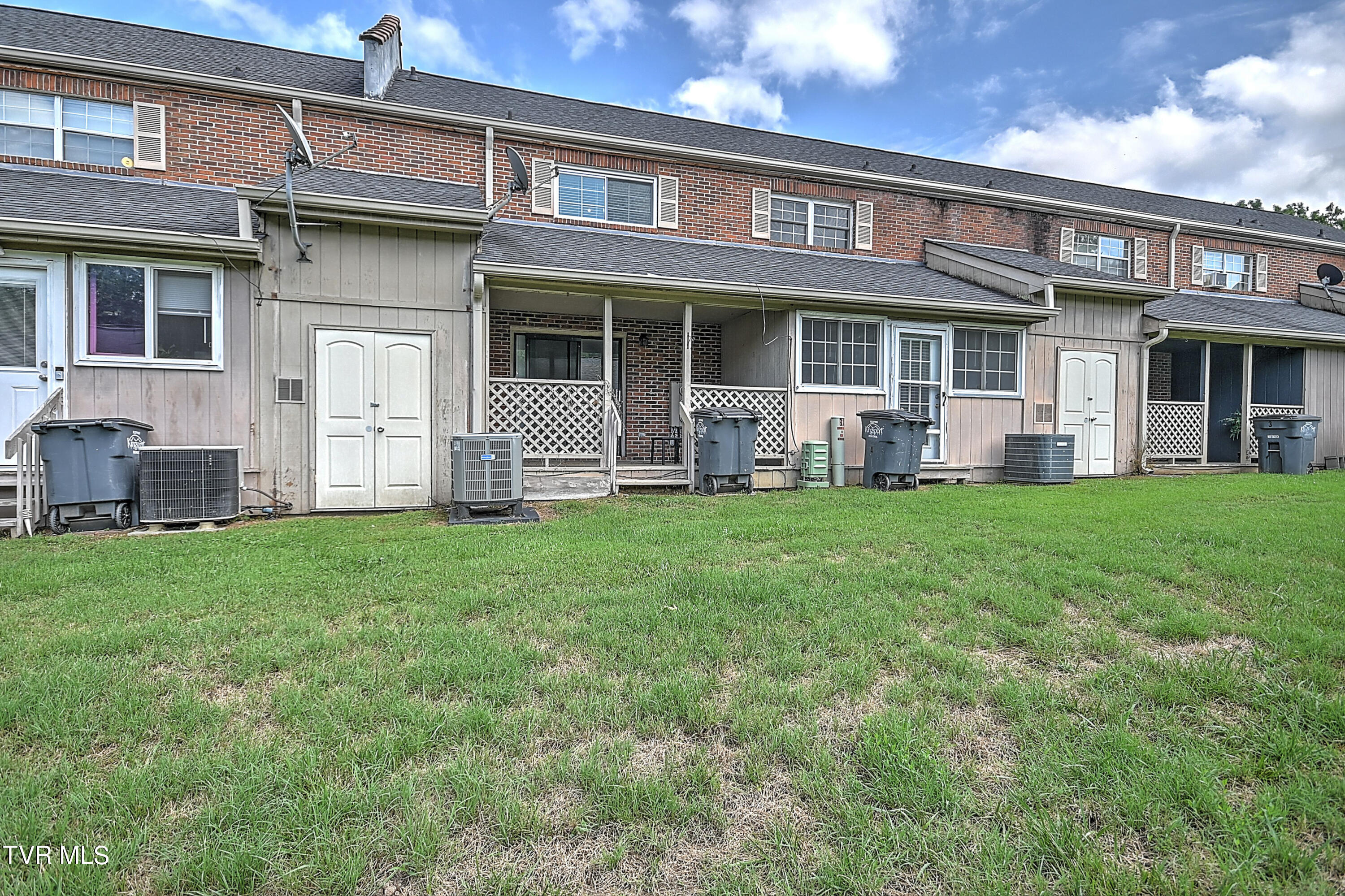 405 Eastley Court, E-5
