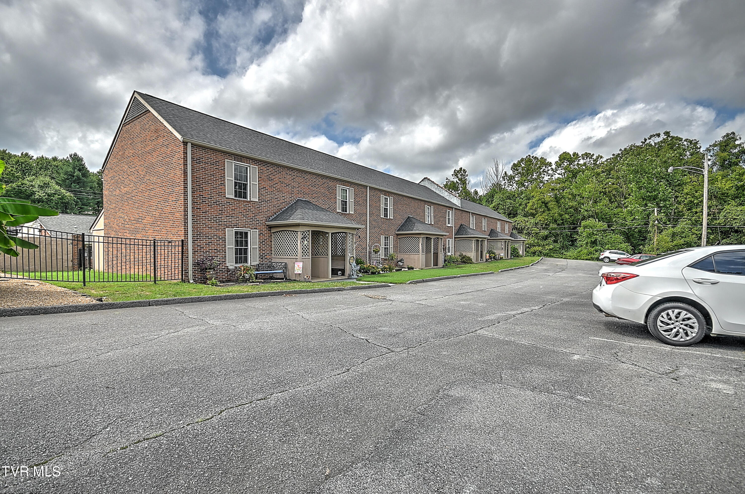 405 Eastley Court, E-5