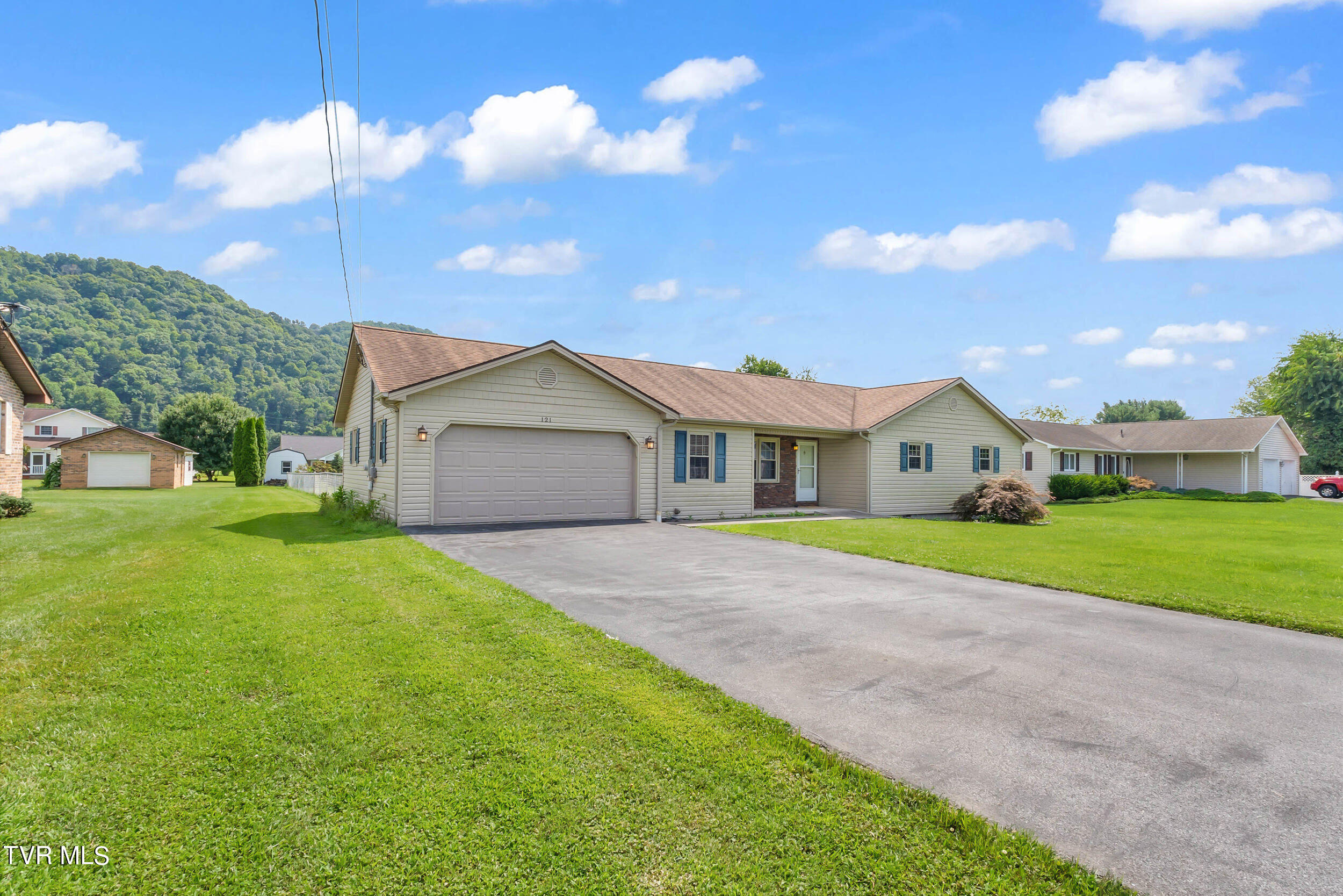 121 Thomas Lincoln Place Place