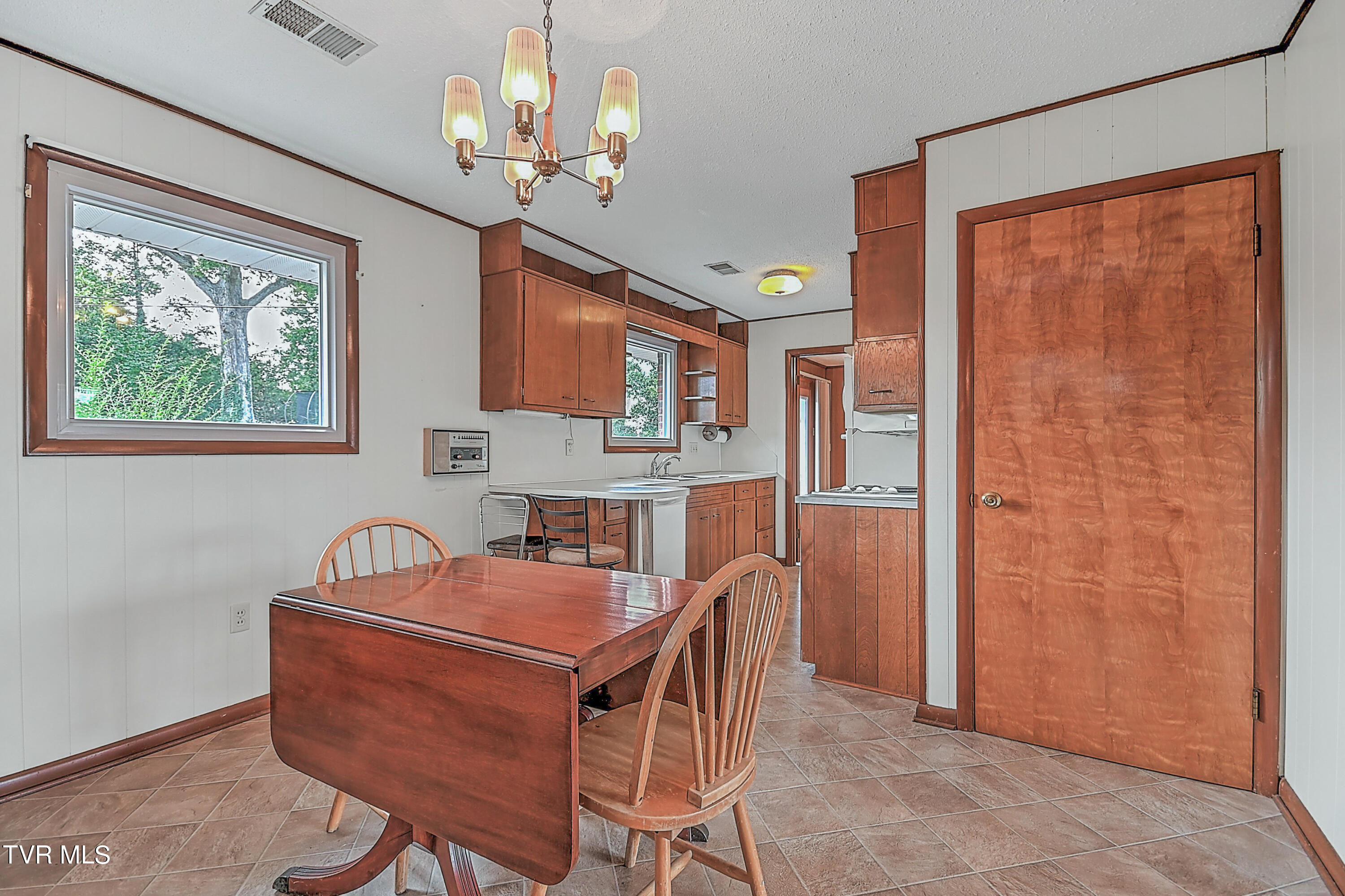 1001 Spring Valley Drive