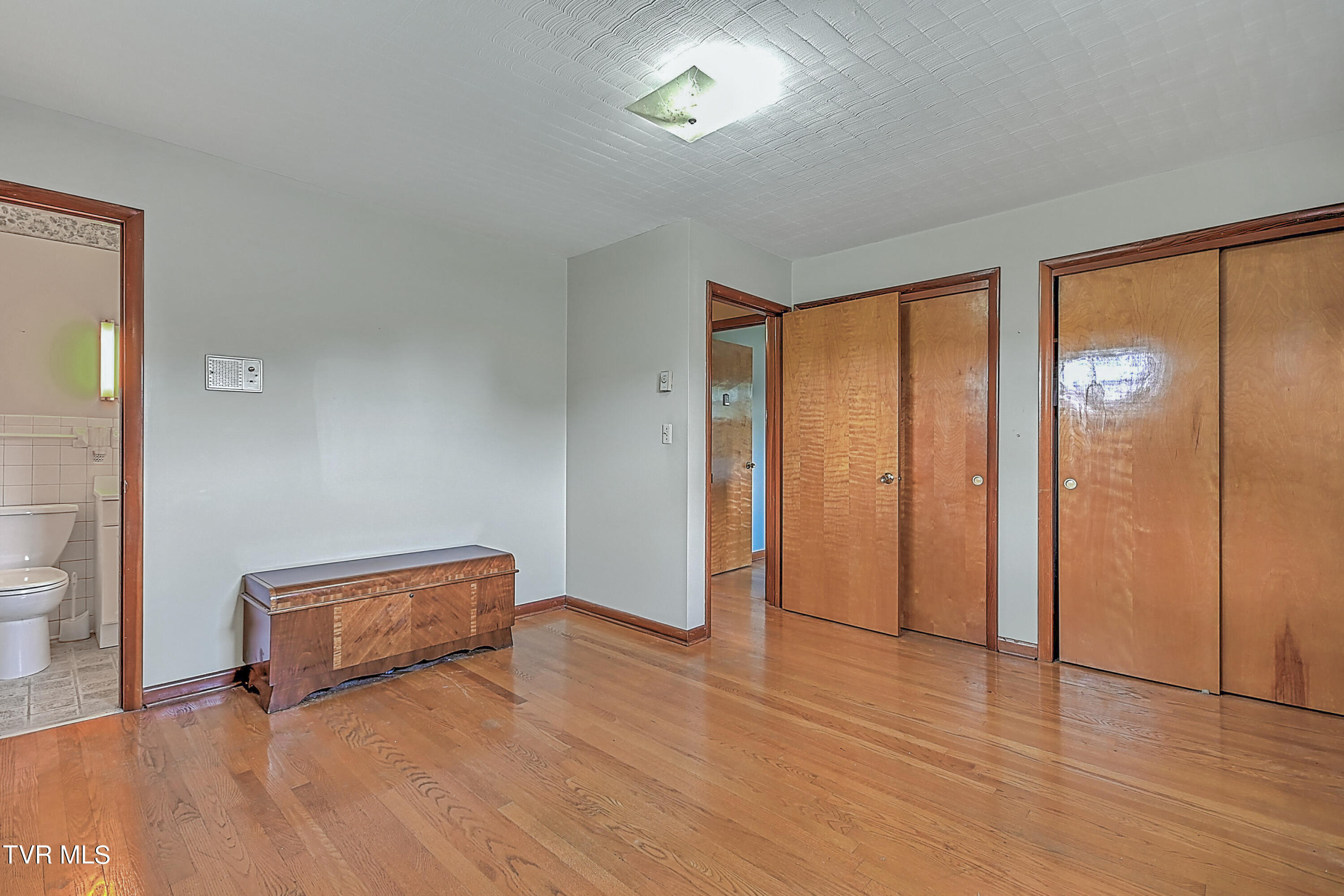 1001 Spring Valley Drive