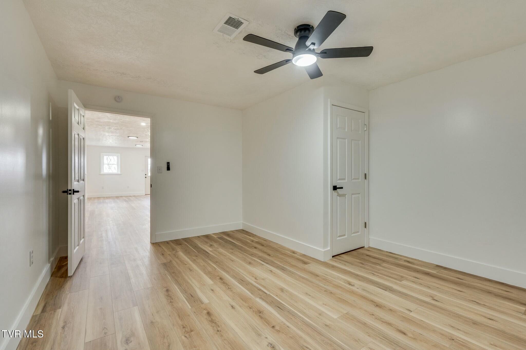 1120 Kinzer Lane