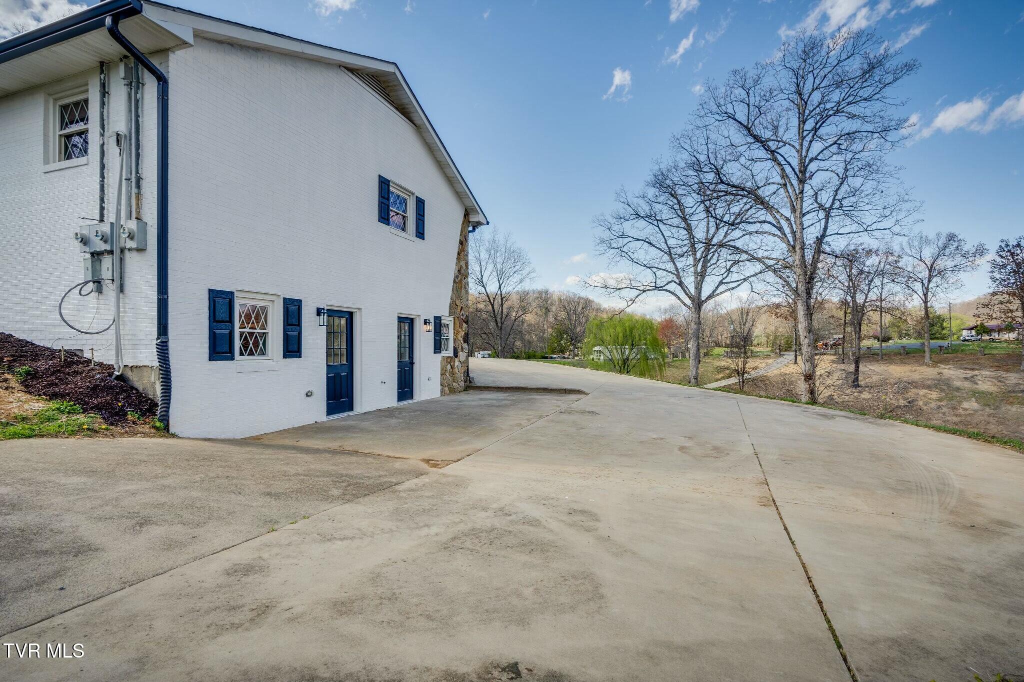 1120 Kinzer Lane