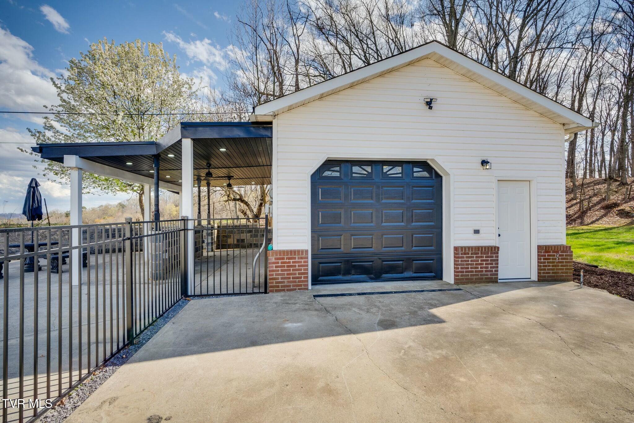 1120 Kinzer Lane