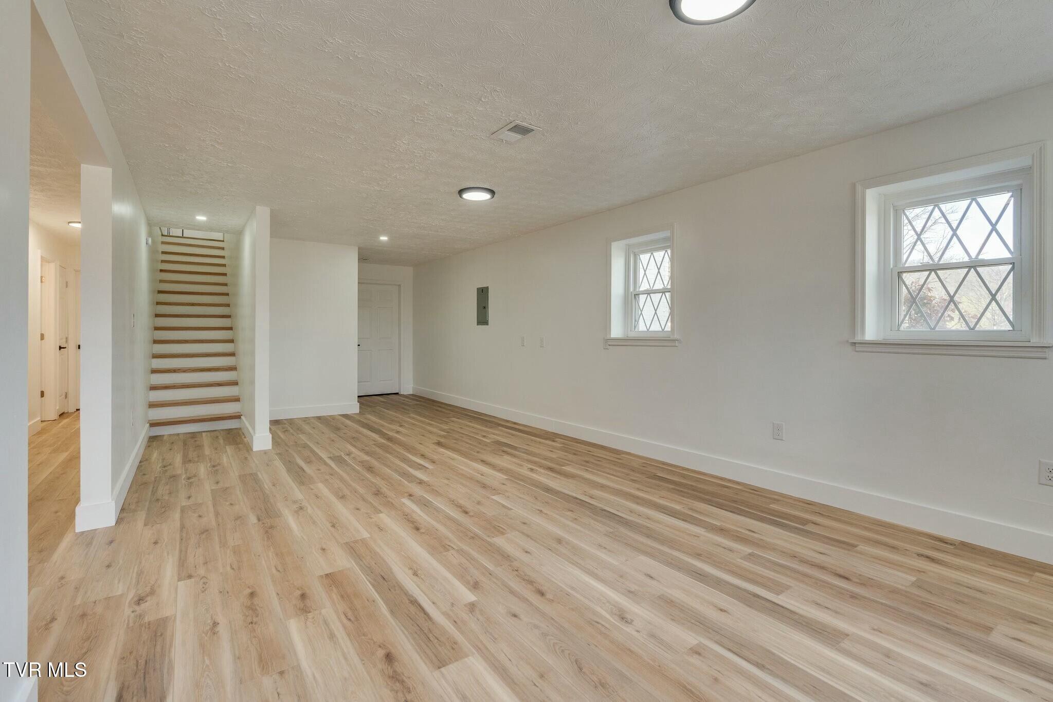 1120 Kinzer Lane