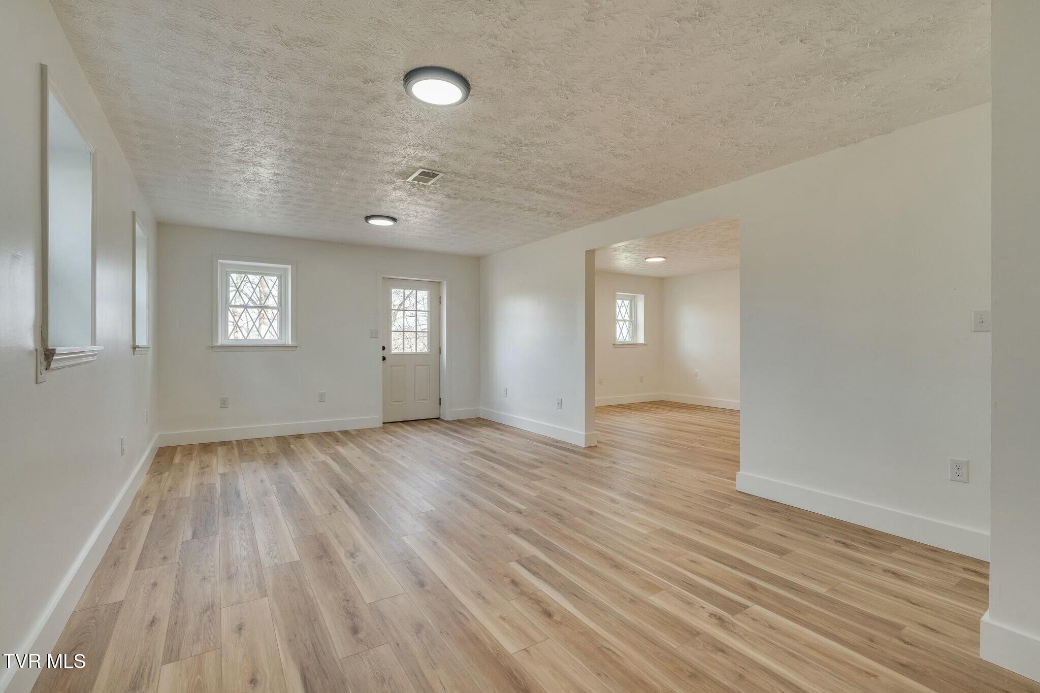1120 Kinzer Lane