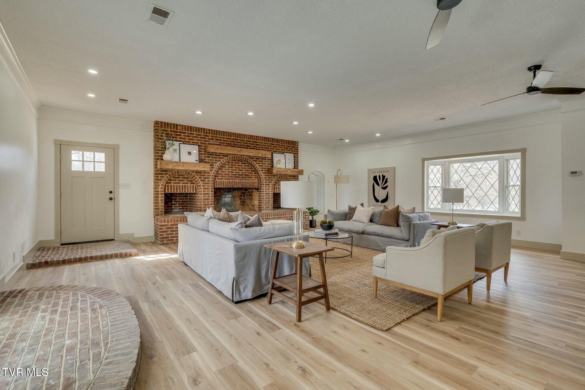 1120 Kinzer Lane