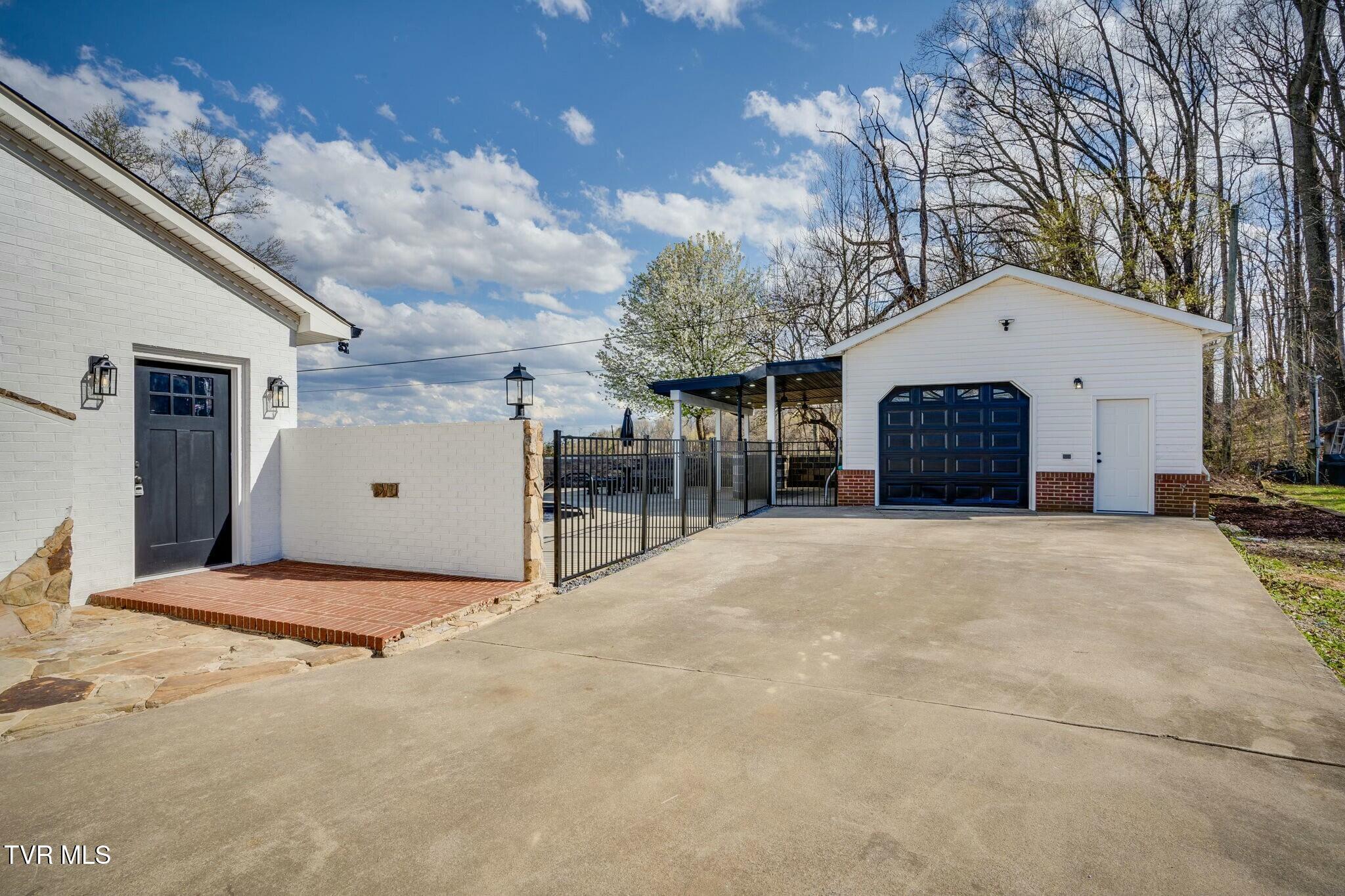 1120 Kinzer Lane