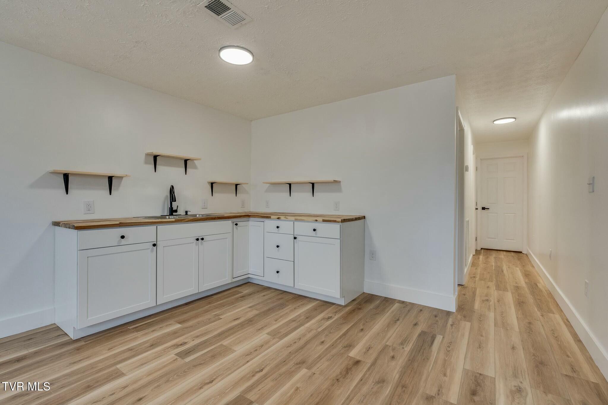 1120 Kinzer Lane