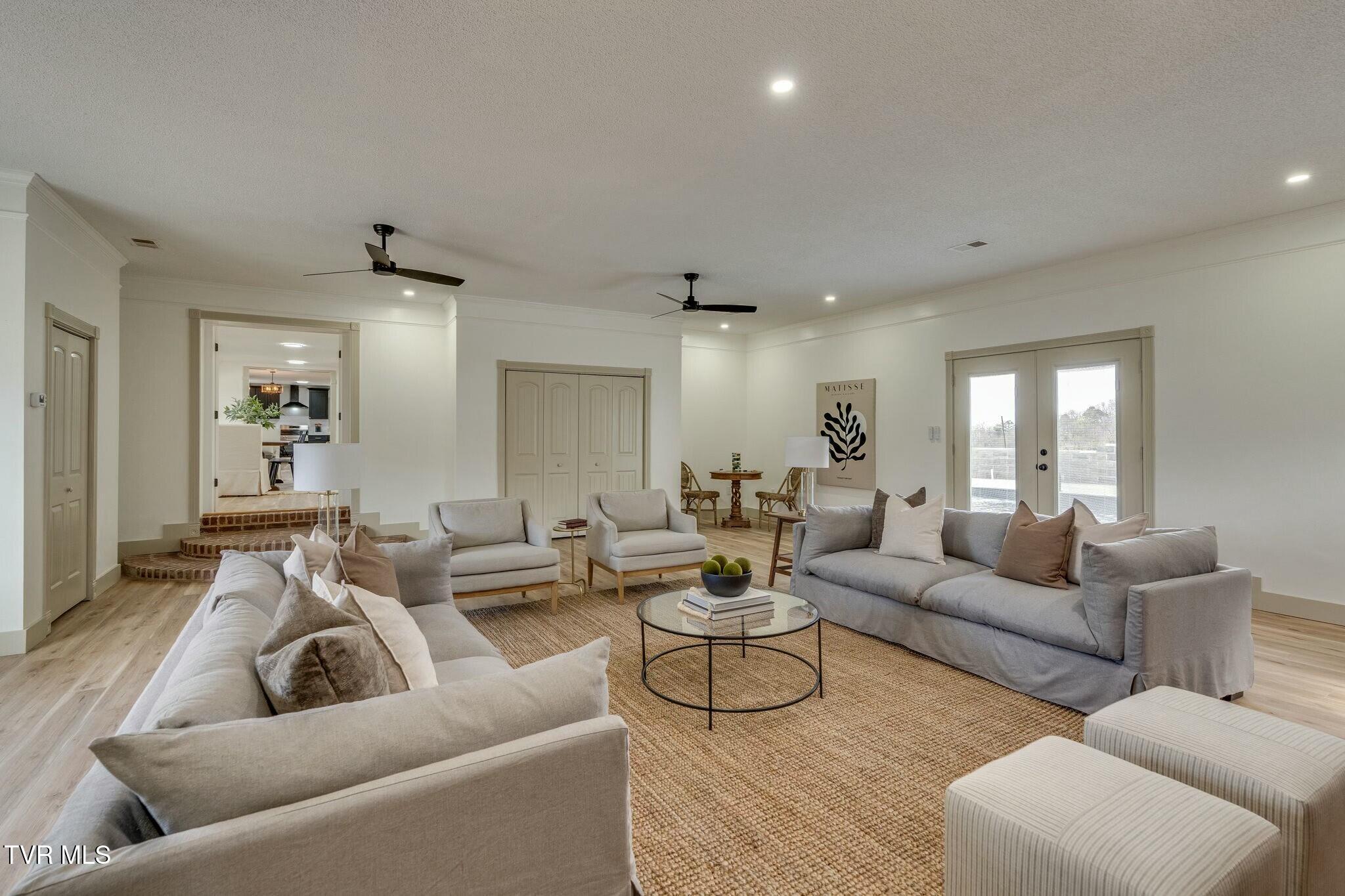 1120 Kinzer Lane