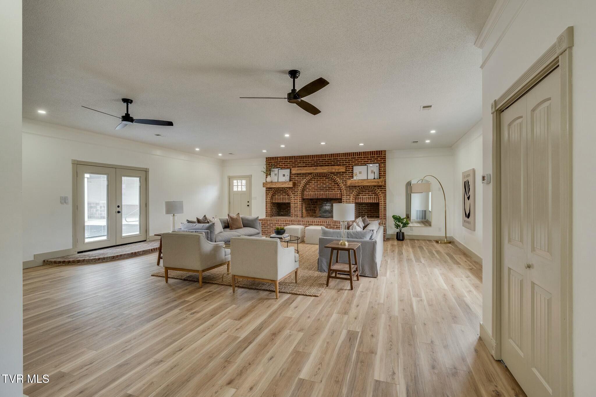 1120 Kinzer Lane