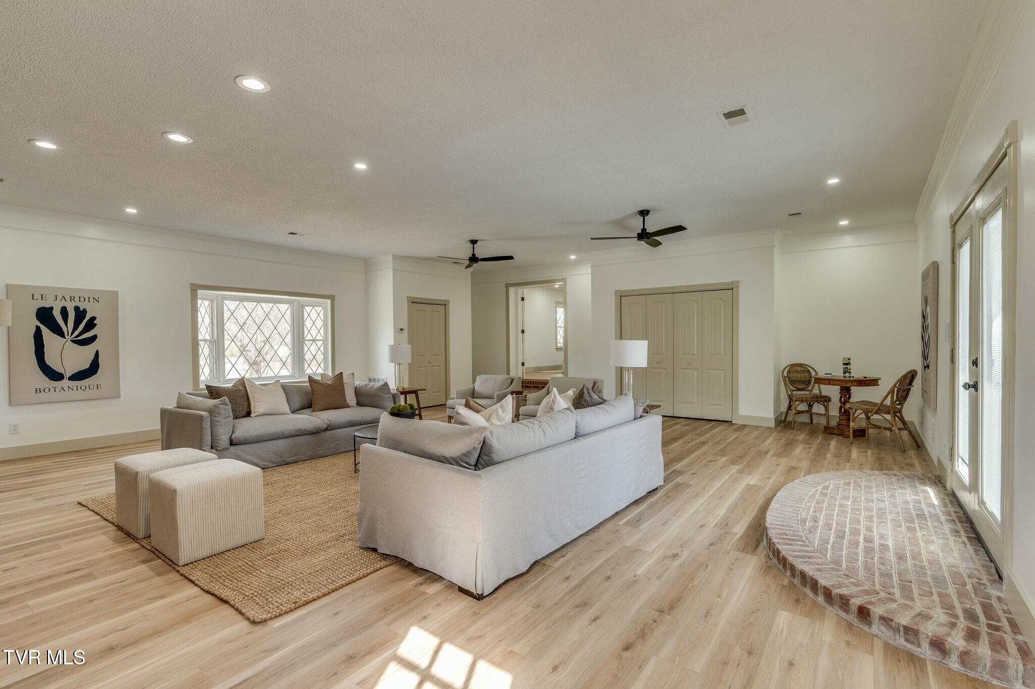 1120 Kinzer Lane