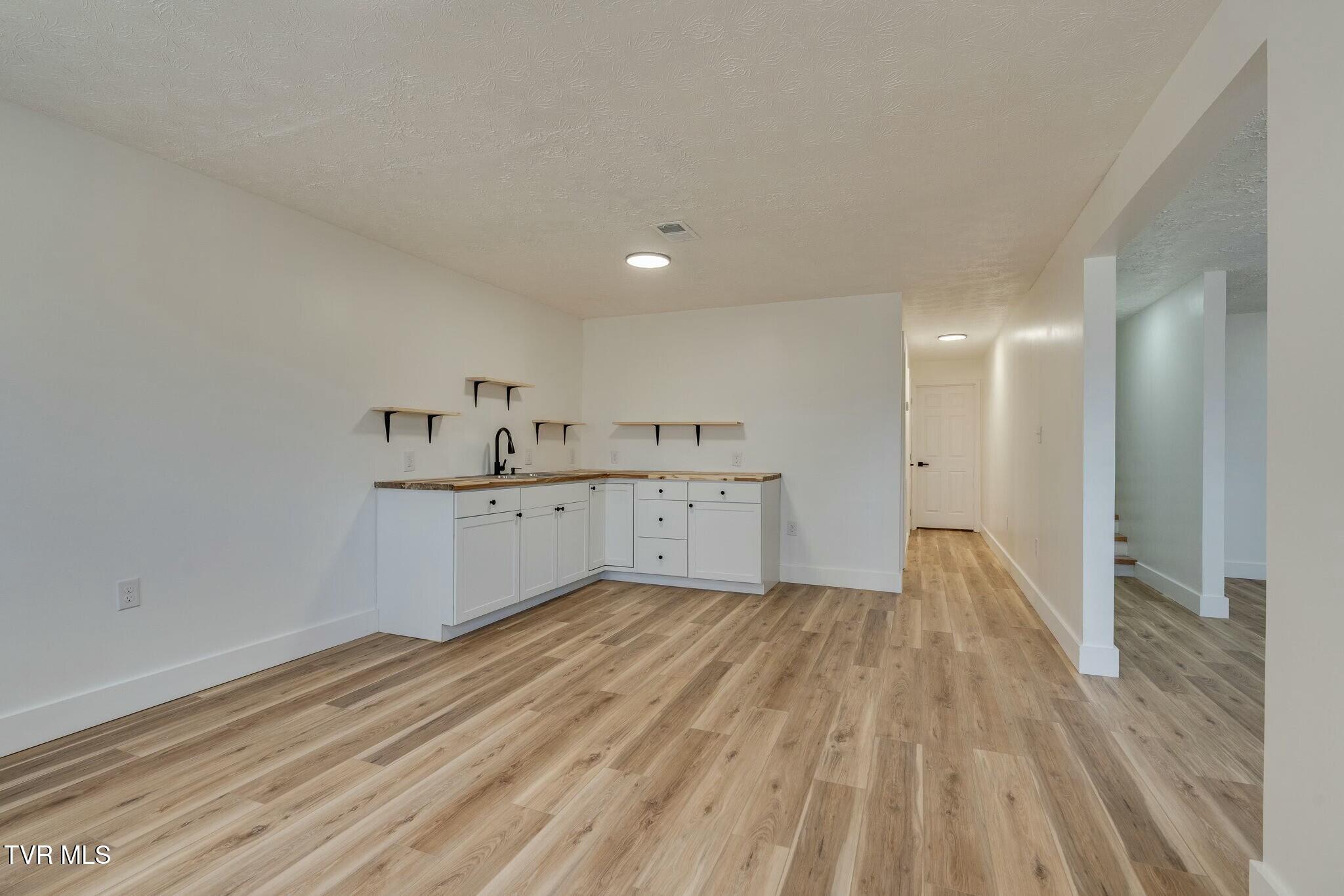 1120 Kinzer Lane