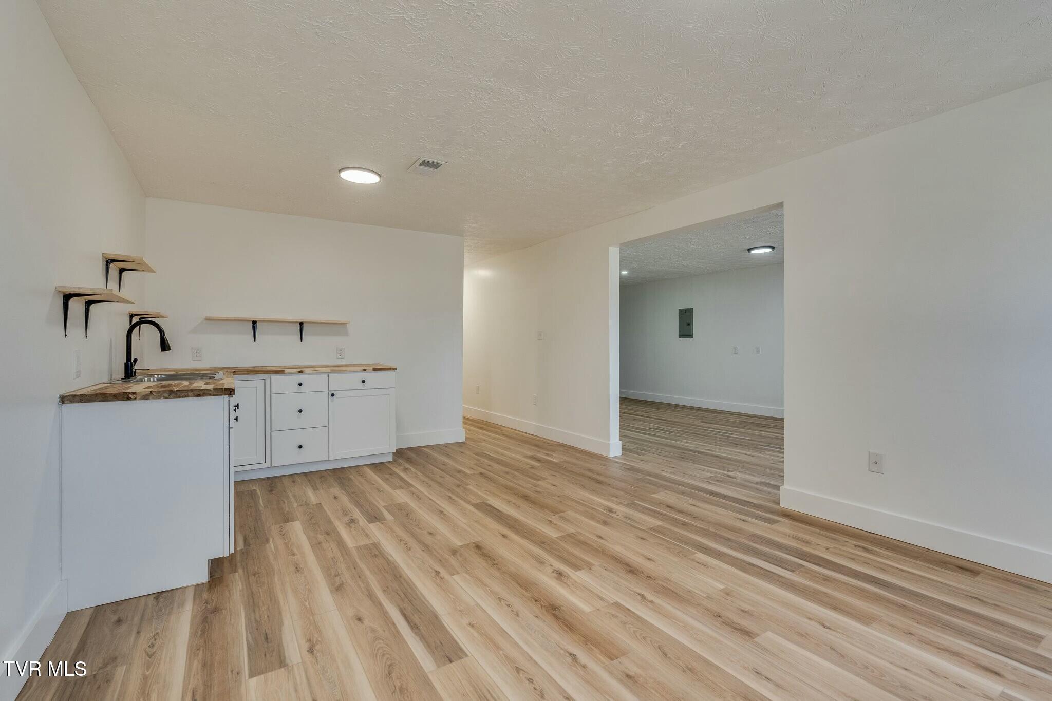 1120 Kinzer Lane