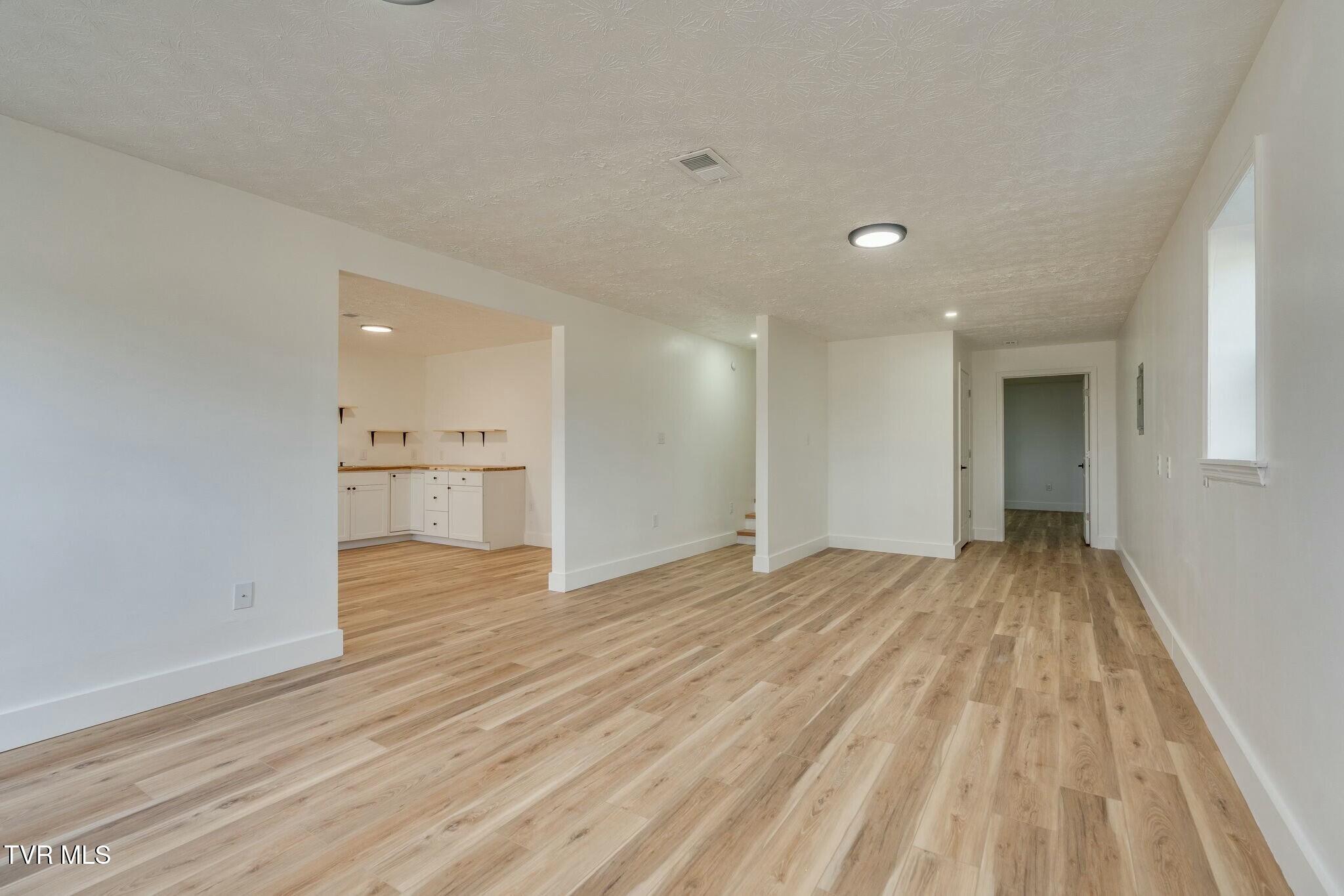 1120 Kinzer Lane