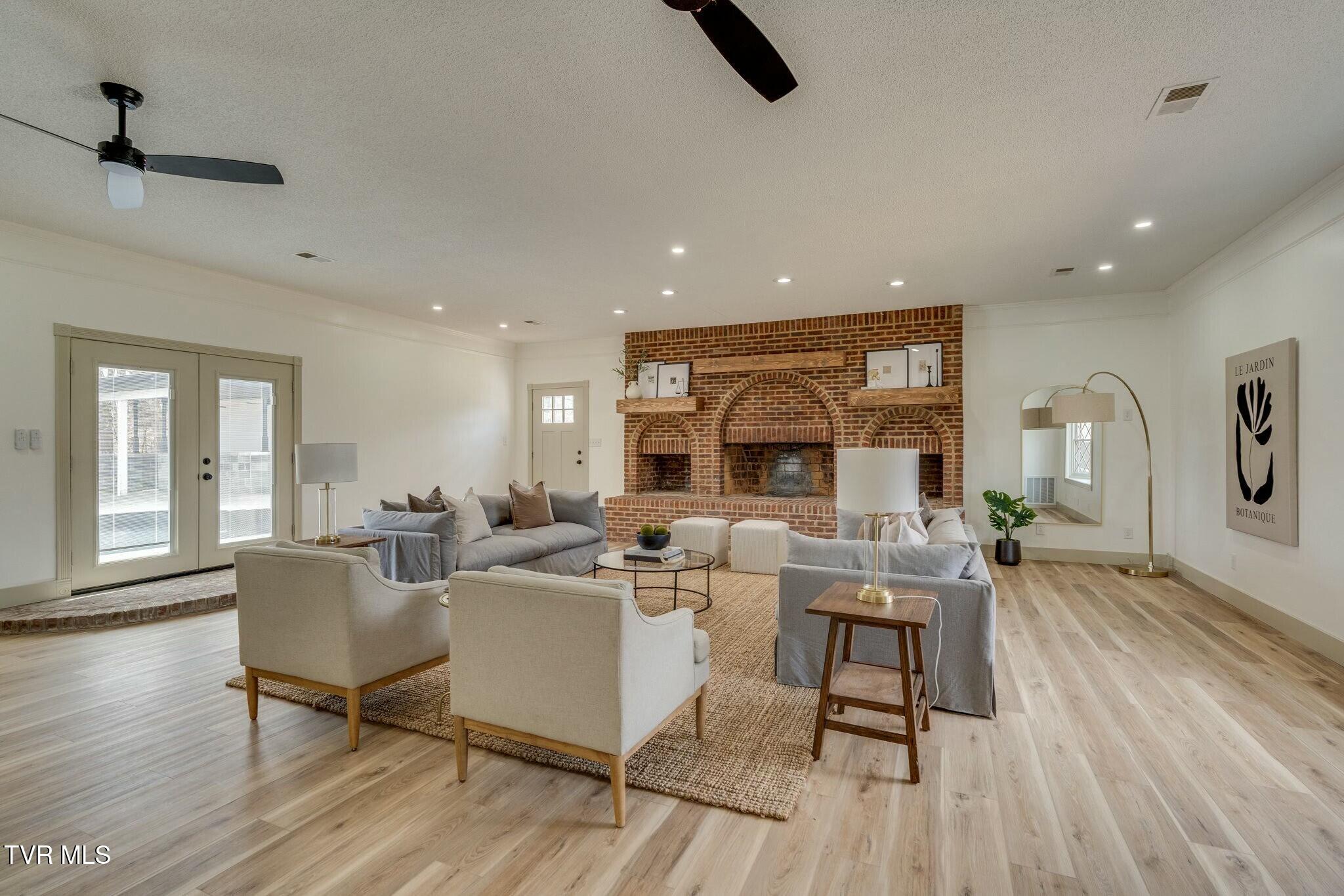 1120 Kinzer Lane