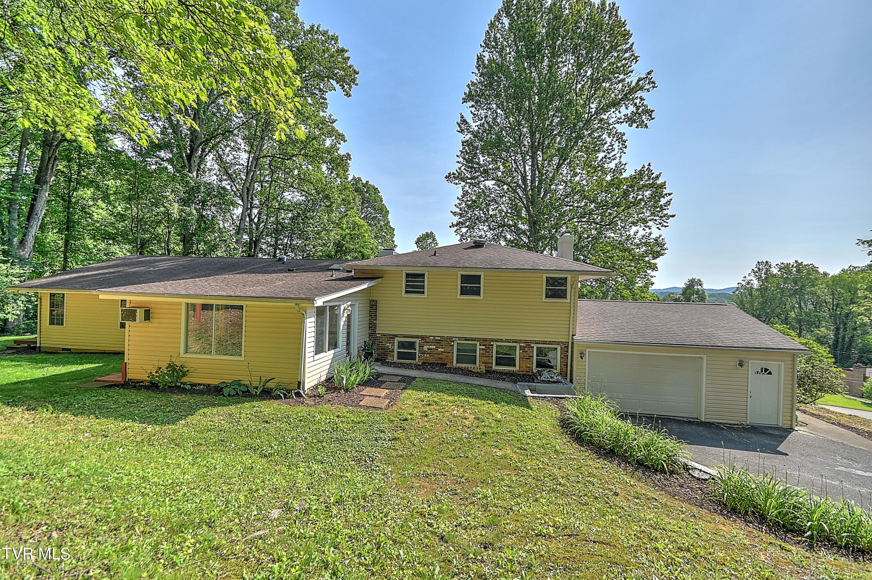 121 Hermitage Drive