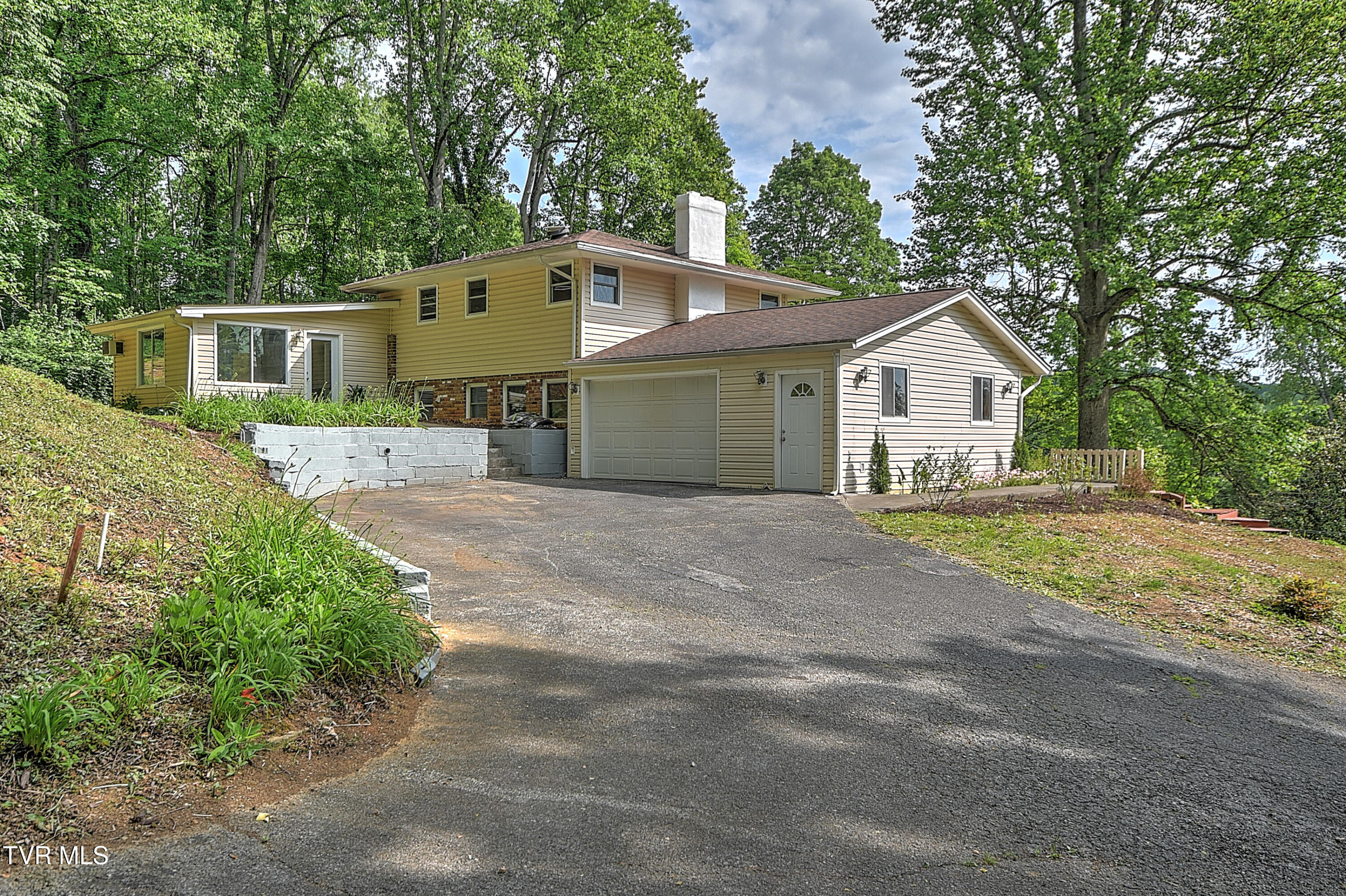 121 Hermitage Drive