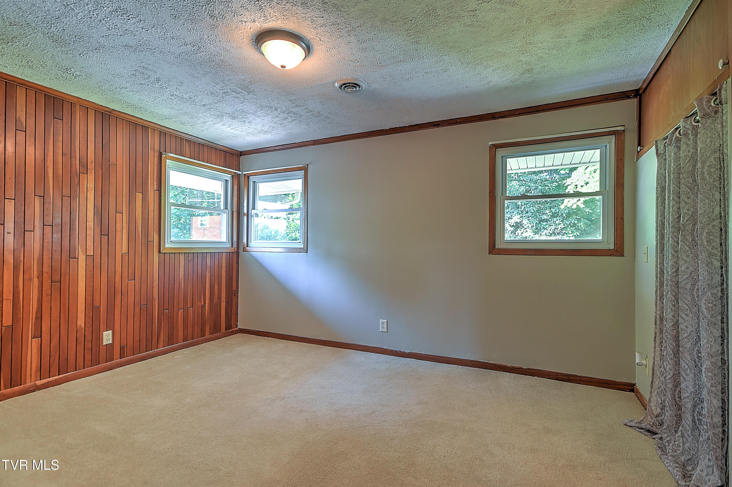 121 Hermitage Drive