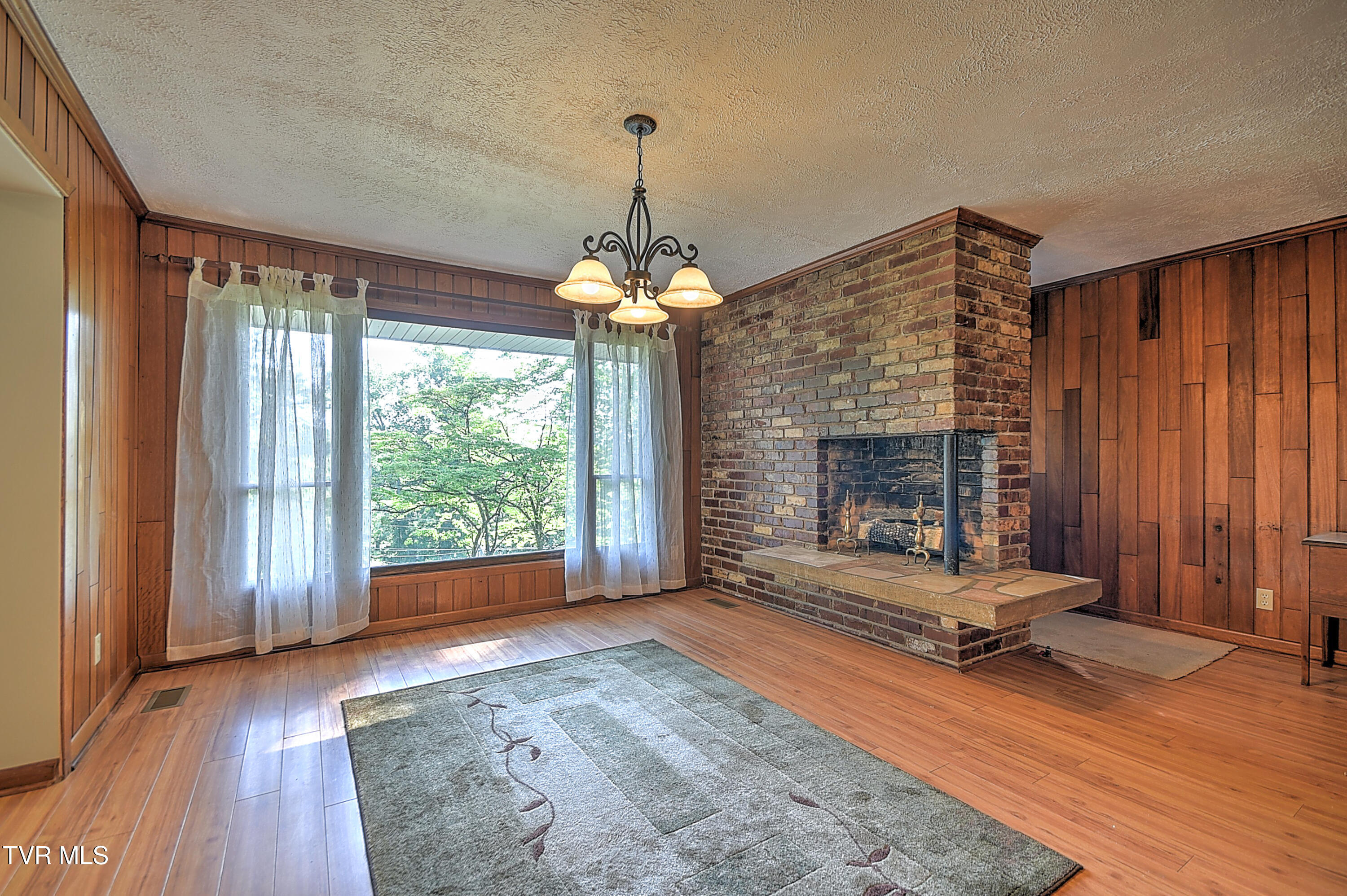 121 Hermitage Drive