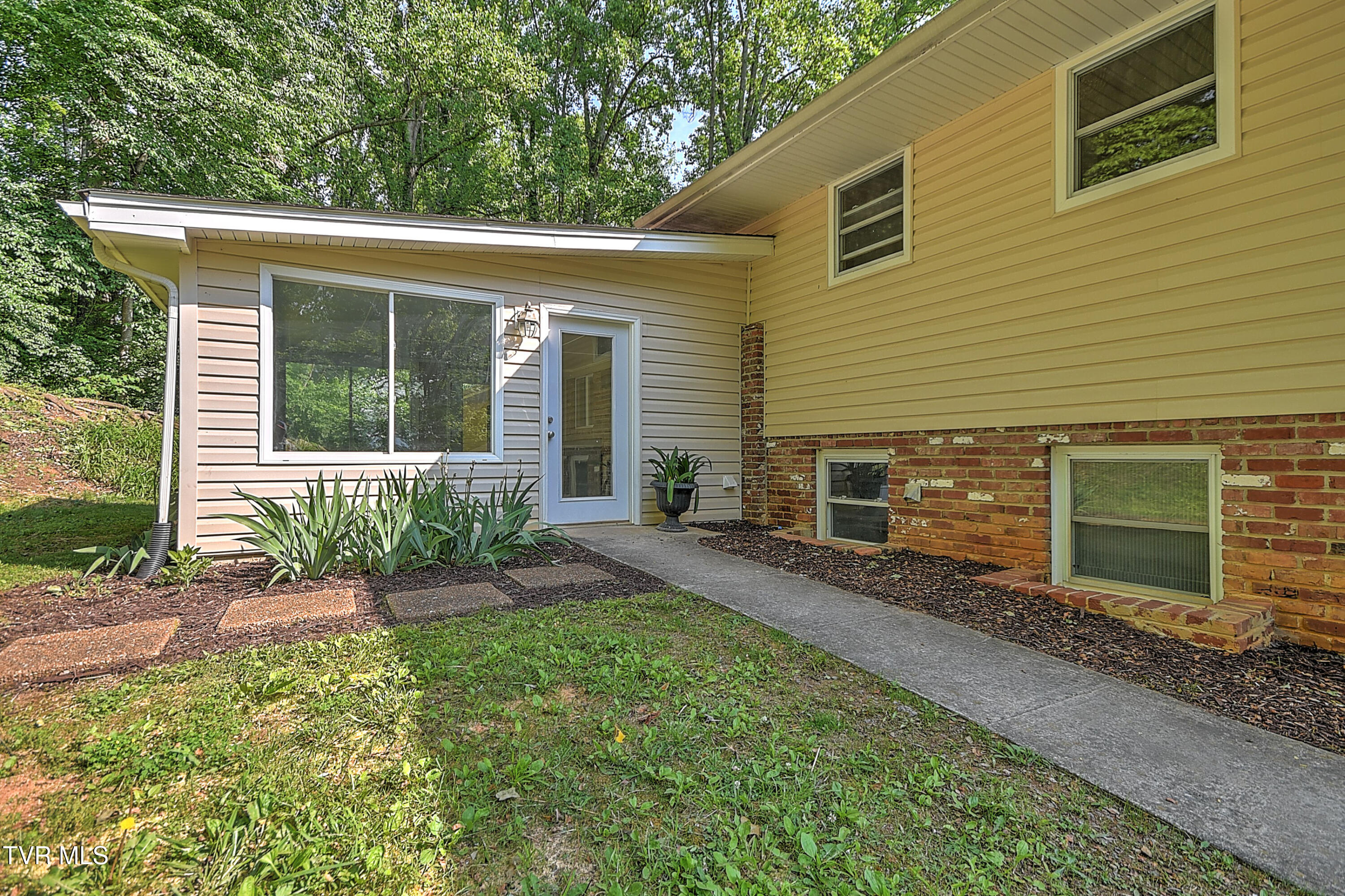 121 Hermitage Drive
