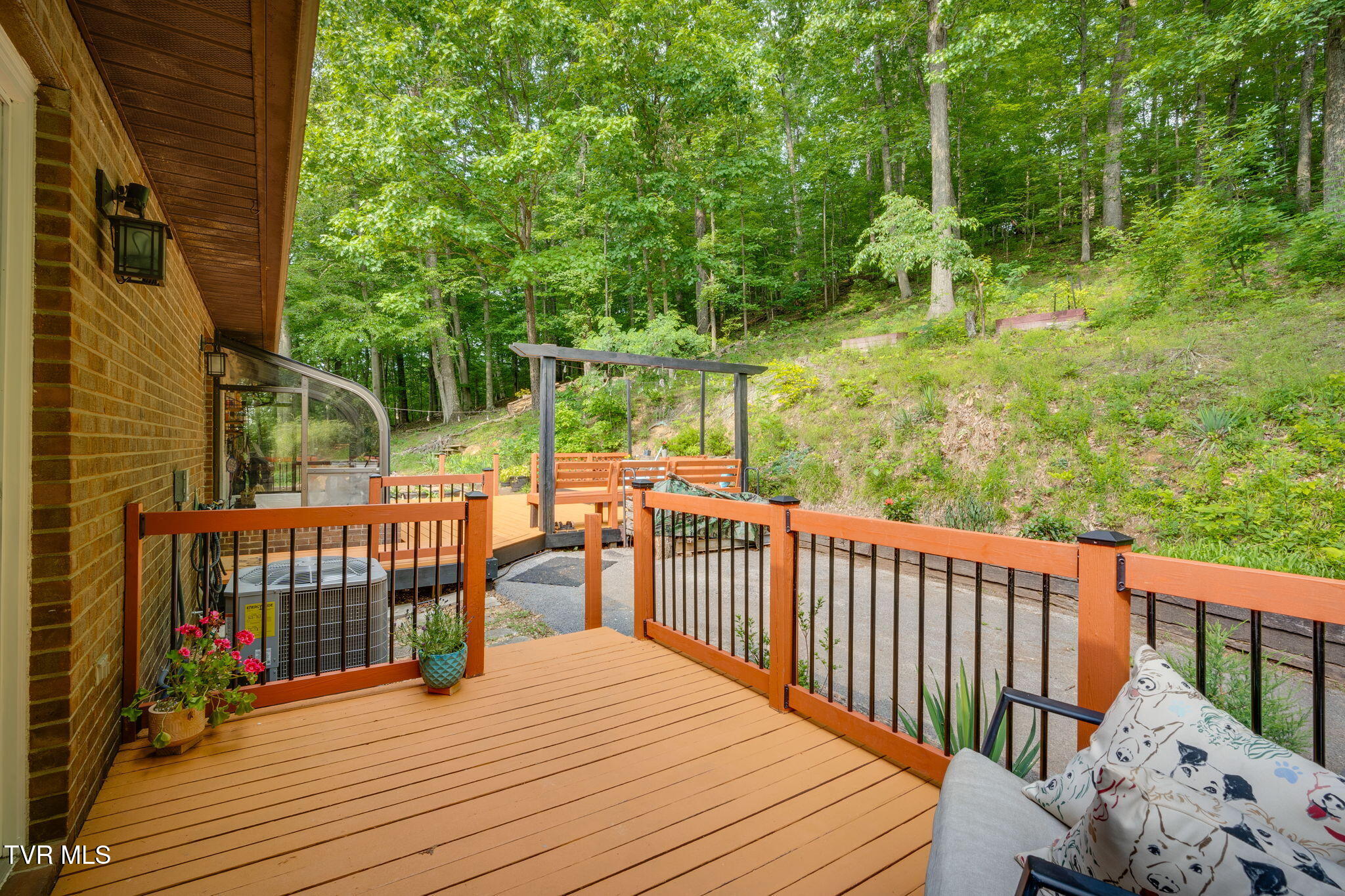 280 Possum Hollow Road