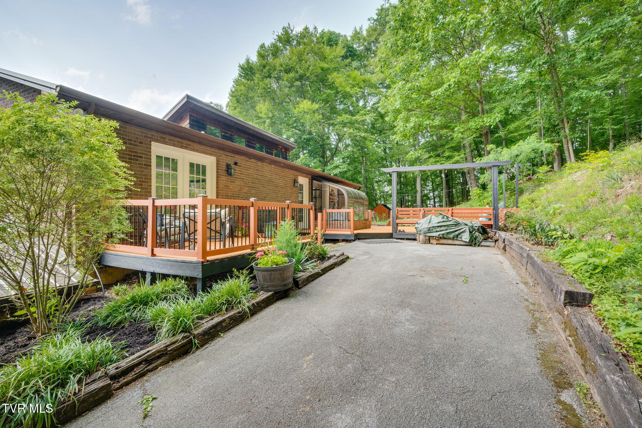 280 Possum Hollow Road