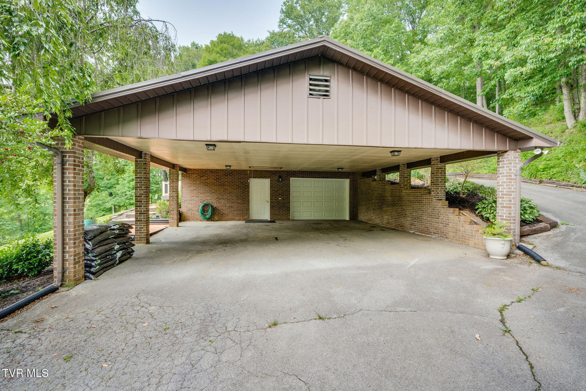 280 Possum Hollow Road