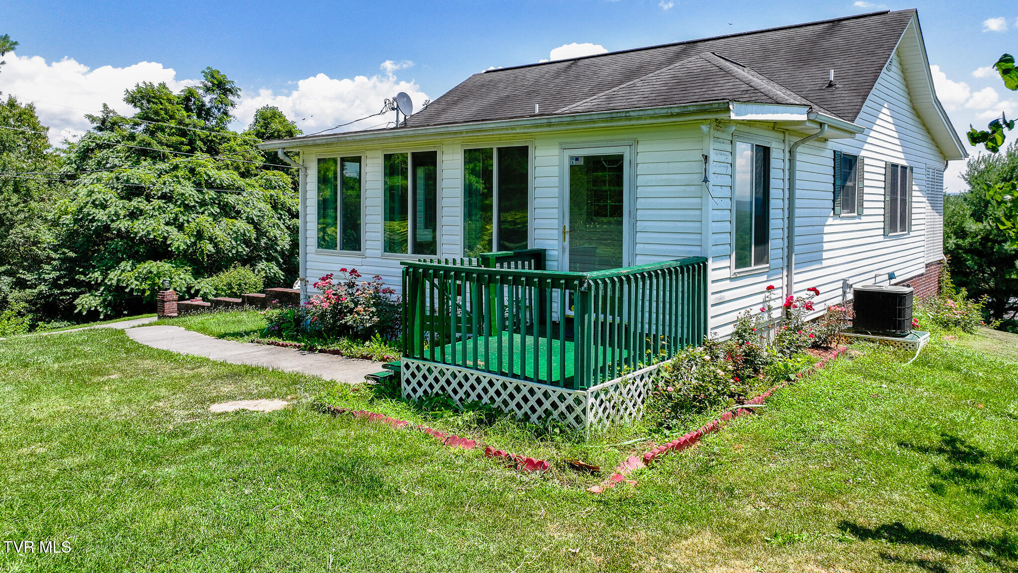 124 Maple Crest Circle