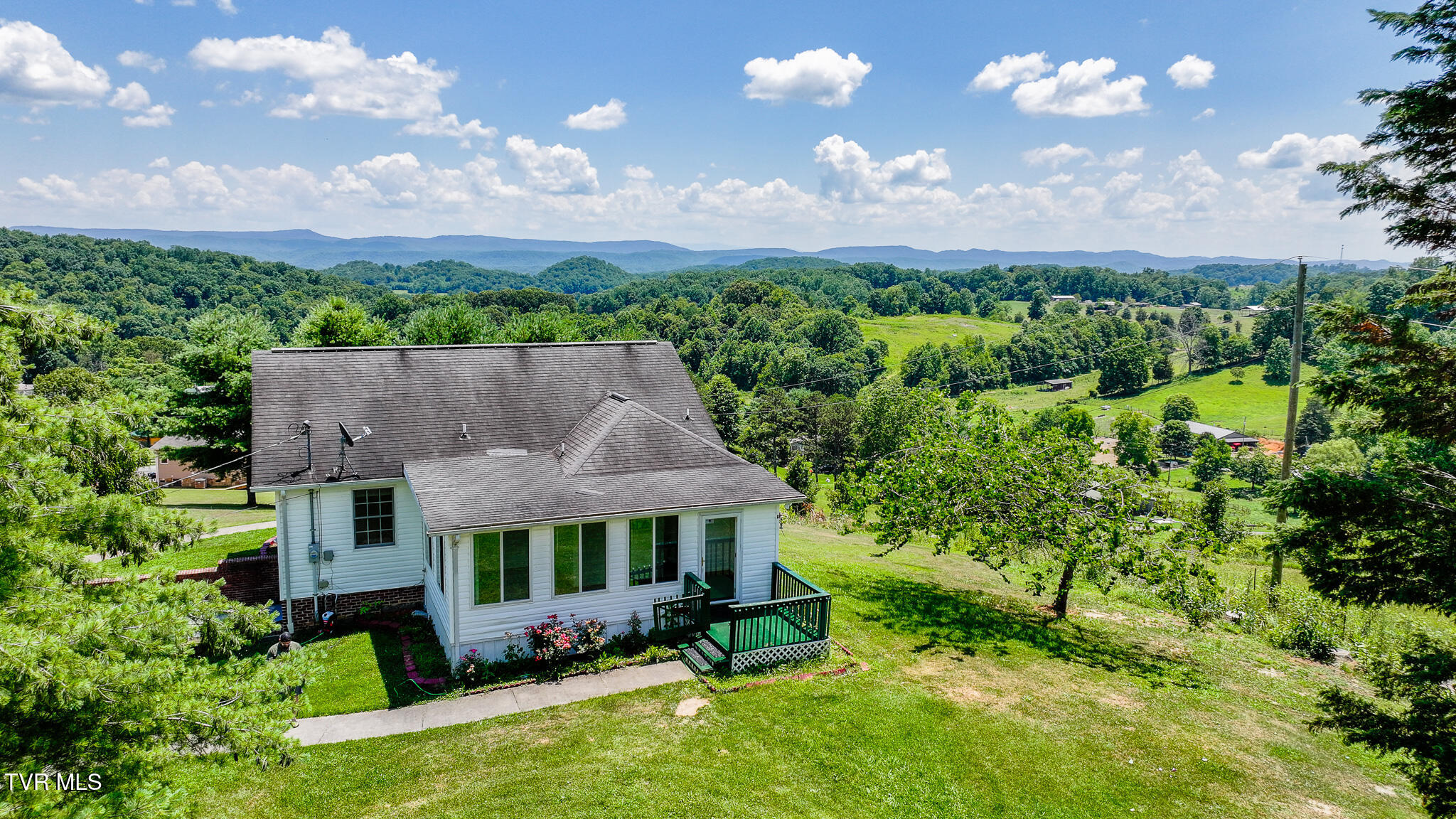 124 Maple Crest Circle